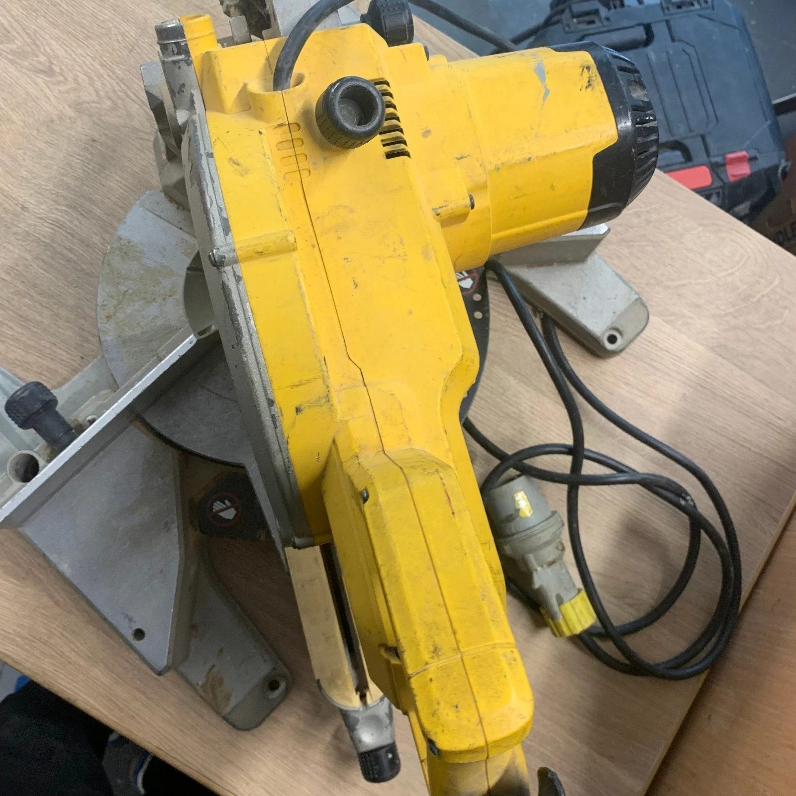 DeWalt DW777-LX 115V 216mm Mitre Saw With Blade Repair Spares - Image 15