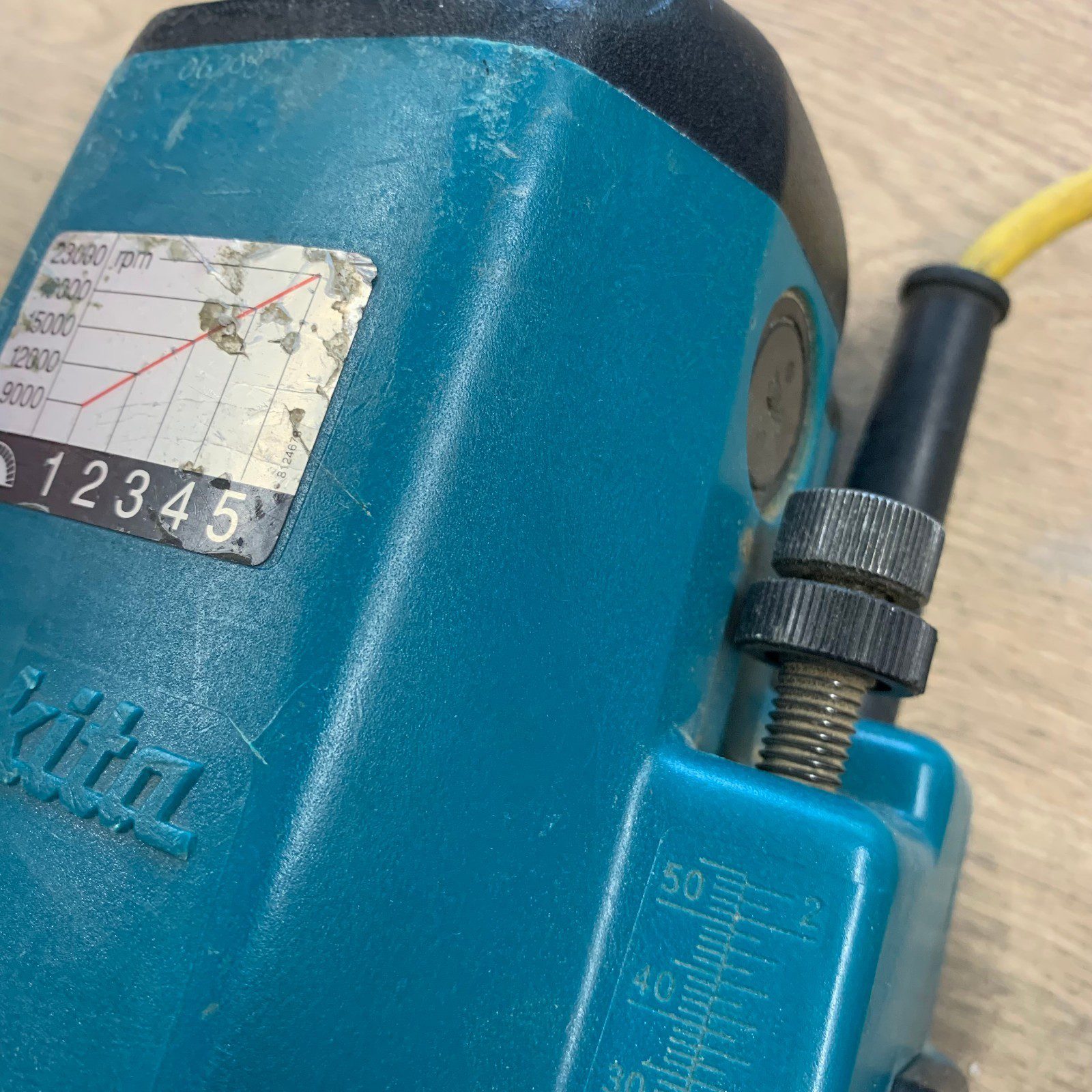 Makita 3612C 110V 1/2in Plunge Router 1850W Variable Speed Refurbished - Image 9