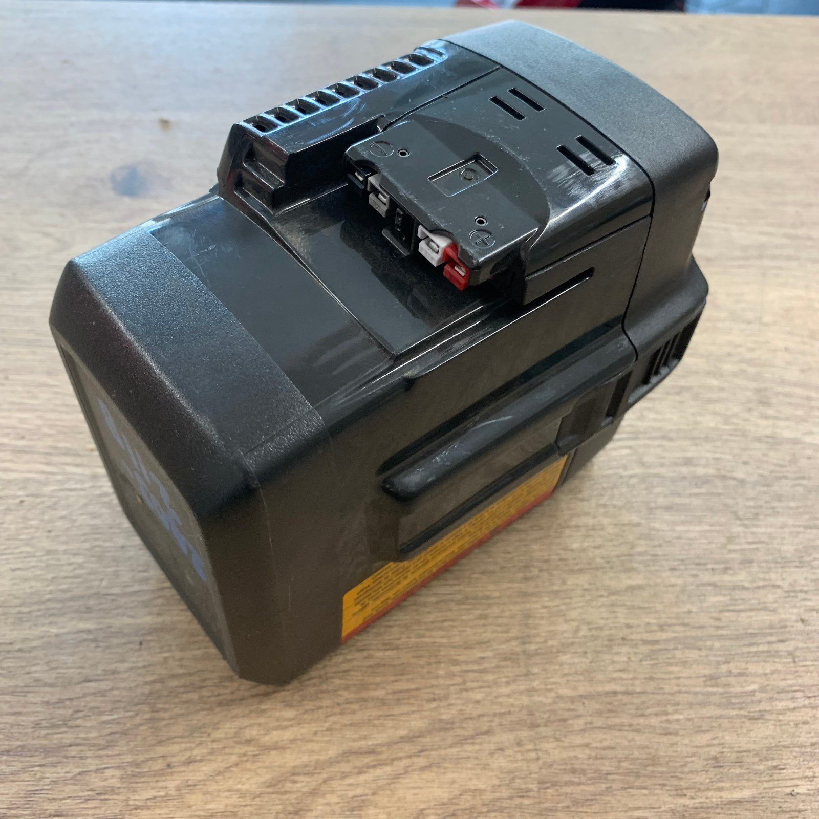 Husqvarna BLi300 36V 9.36Ah 336.96Wh Li-Ion Battery Pack Very Good Refurbished - Image 1