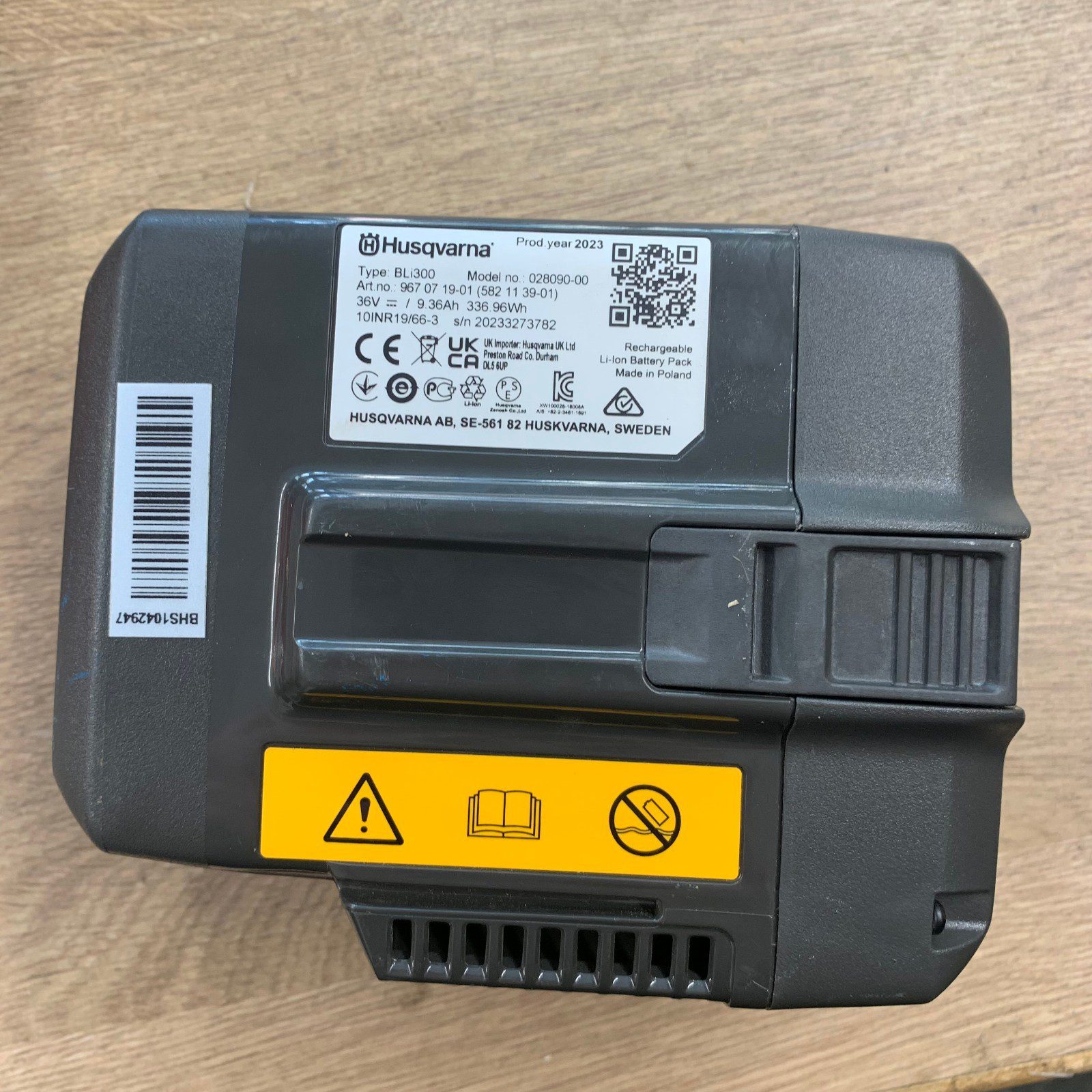 Husqvarna BLi300 36V 9.36Ah 336.96Wh Li-Ion Battery Pack Very Good Refurbished - Image 2