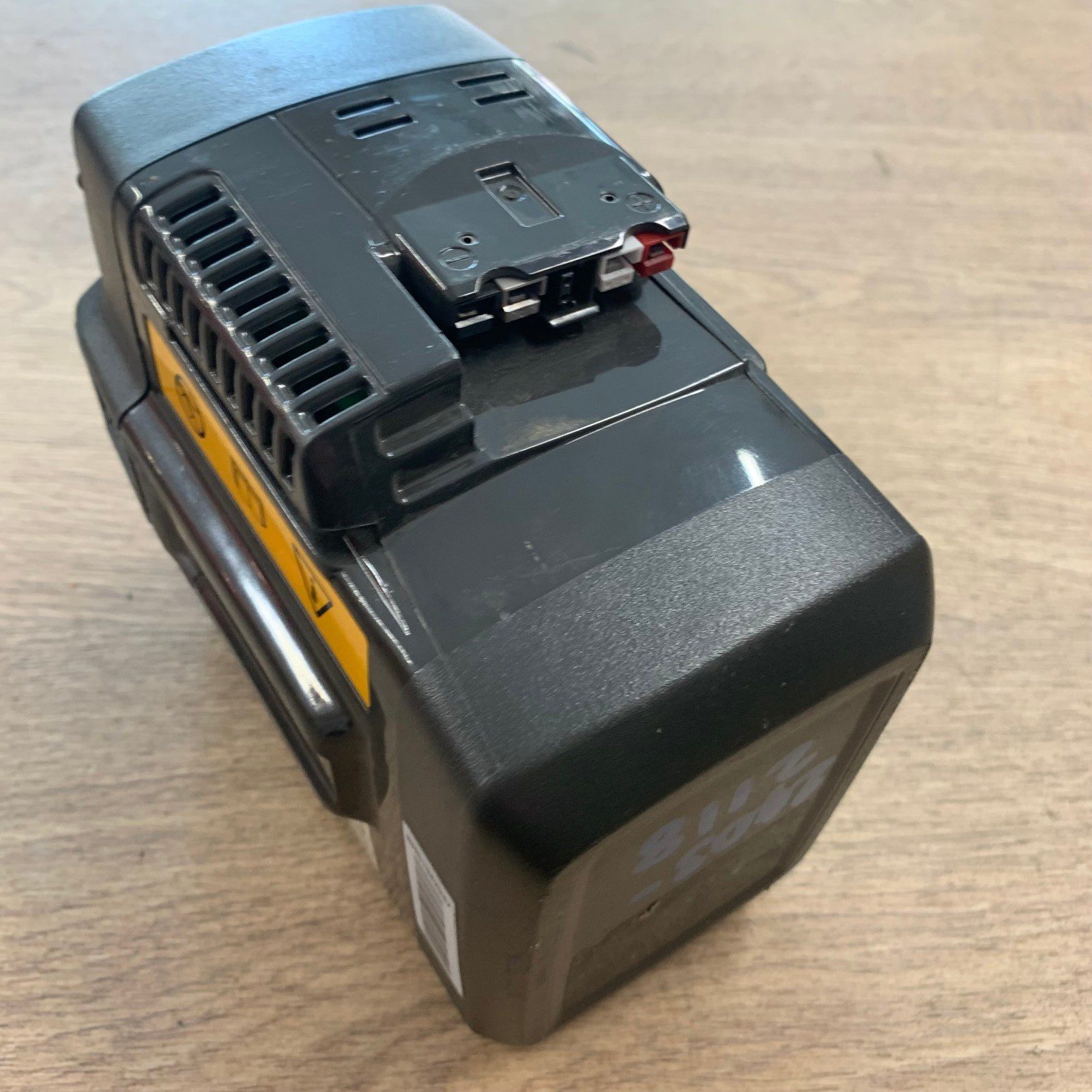 Husqvarna BLi300 36V 9.36Ah 336.96Wh Li-Ion Battery Pack Very Good Refurbished - Image 5