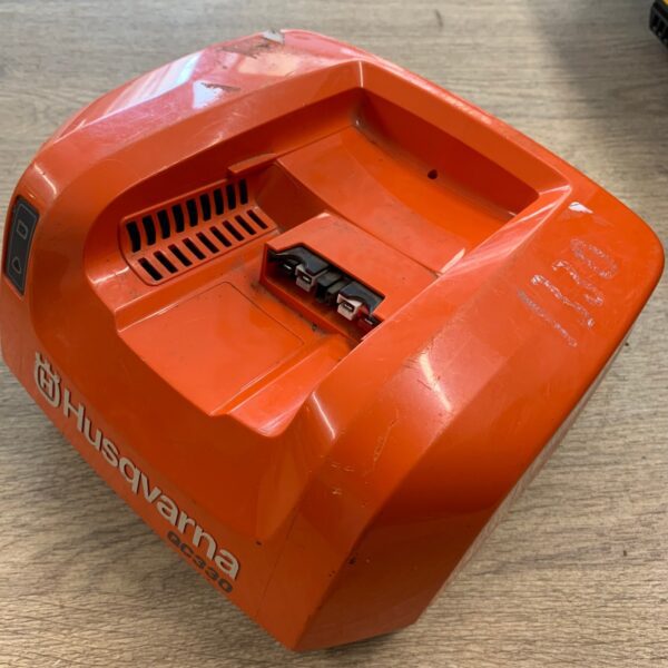 Husqvarna QC330 100V-240V 42V 8A Li-Ion Battery Charger With Cable Excellent