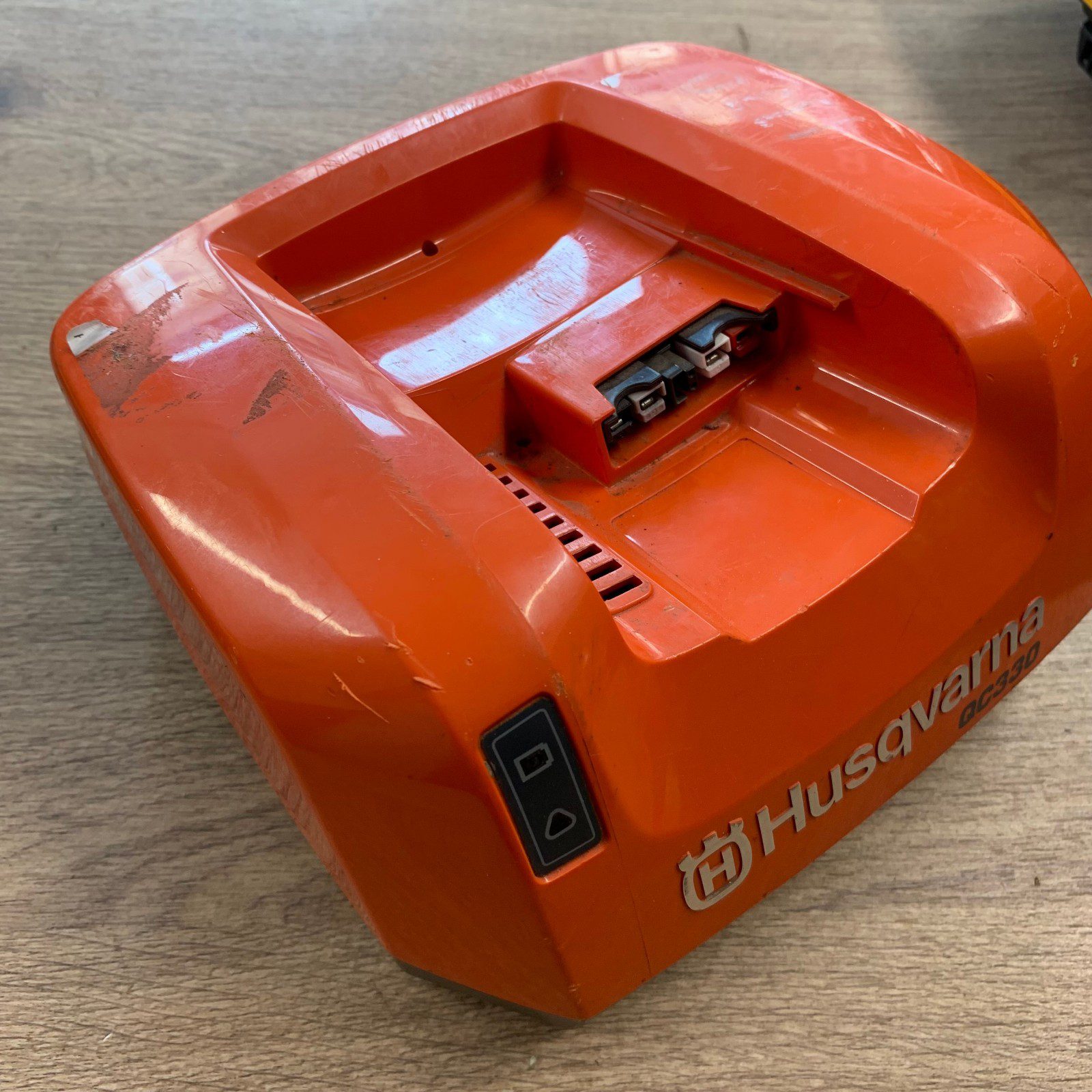 Husqvarna QC330 100V-240V 42V 8A Li-Ion Battery Charger With Cable Excellent - Image 7