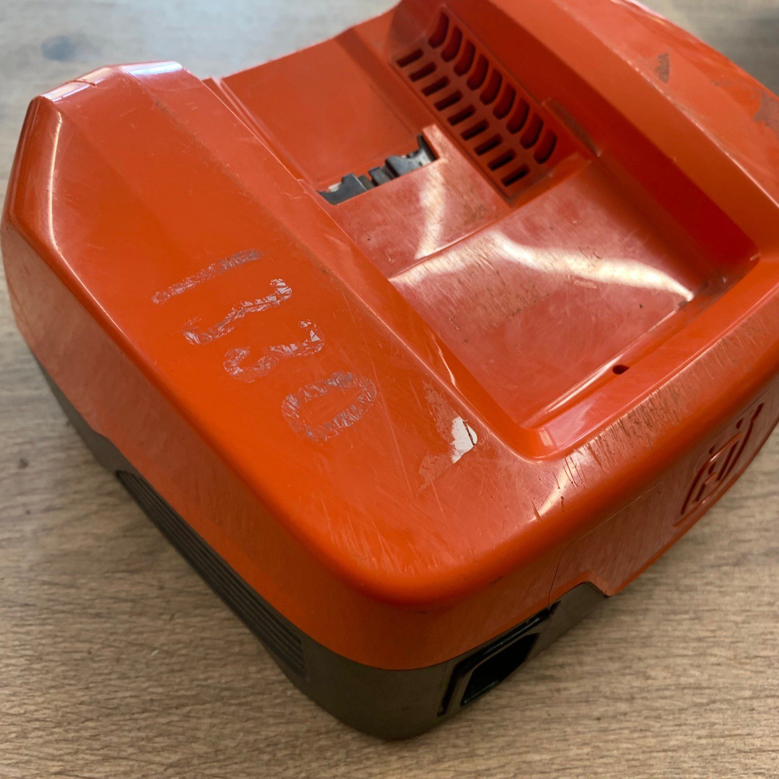 Husqvarna QC330 100V-240V 42V 8A Li-Ion Battery Charger With Cable Excellent - Image 9