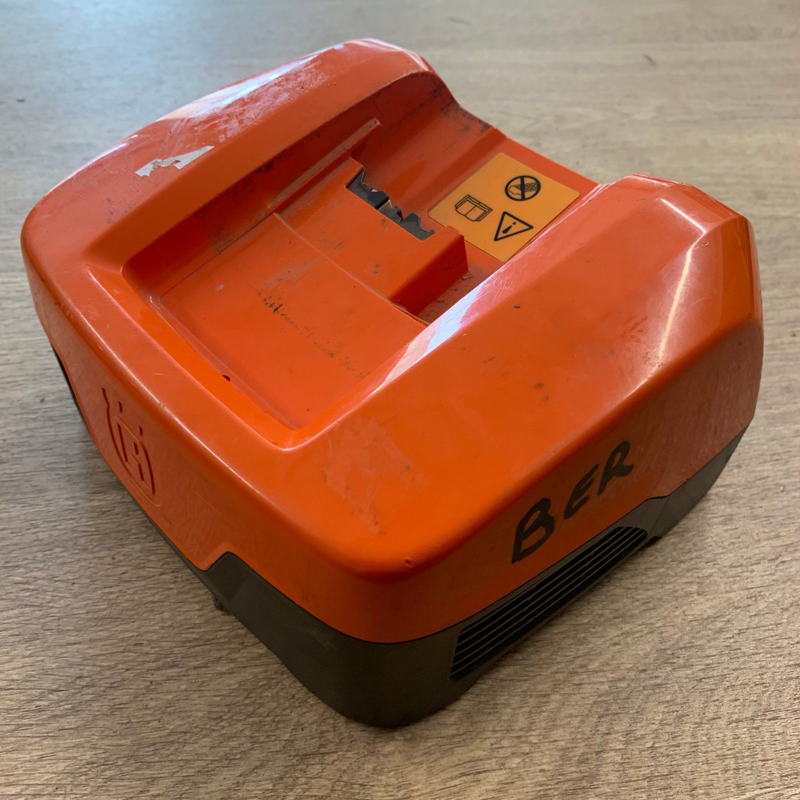 Husqvarna QC330 100V-240V 36V Battery Charger Excellent Refurbished No Cable - Image 10