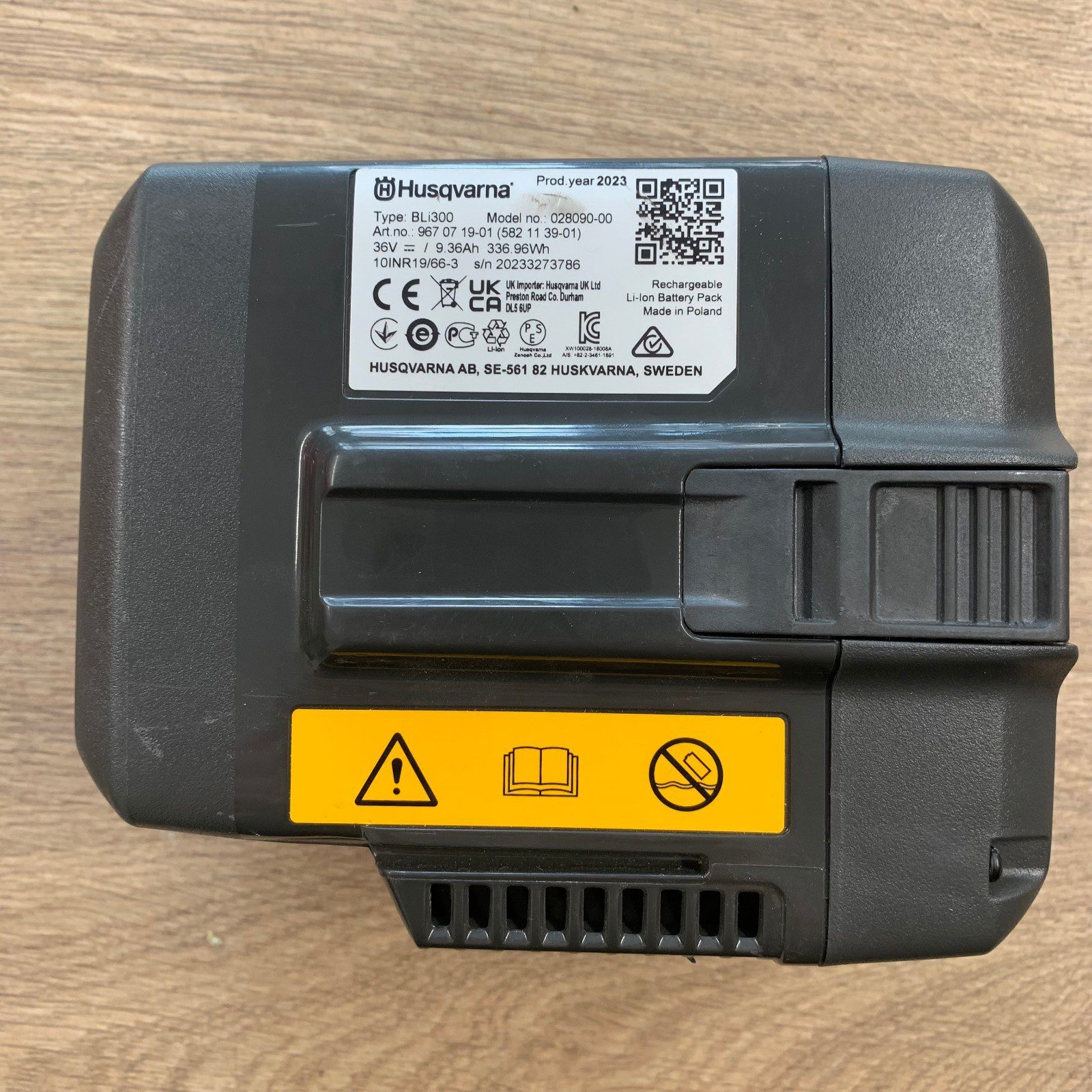 Husqvarna BLi300 36V 9.36Ah 336.96Wh Li-Ion Battery Pack Very Good Refurbished - Image 3