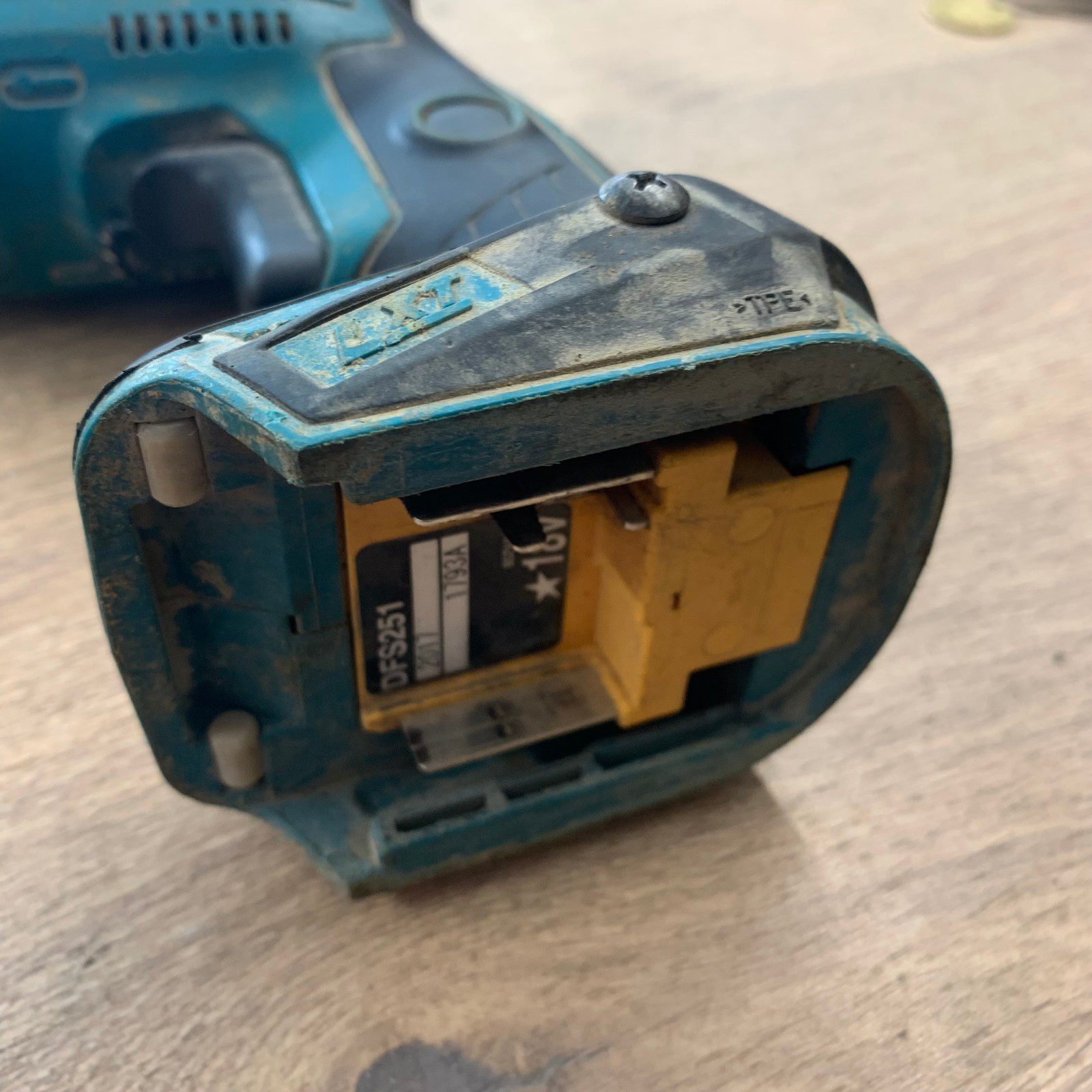 Makita DFS251 18V LXT Brushless Cordless Drywall Screwdriver Body Only Used - Image 3