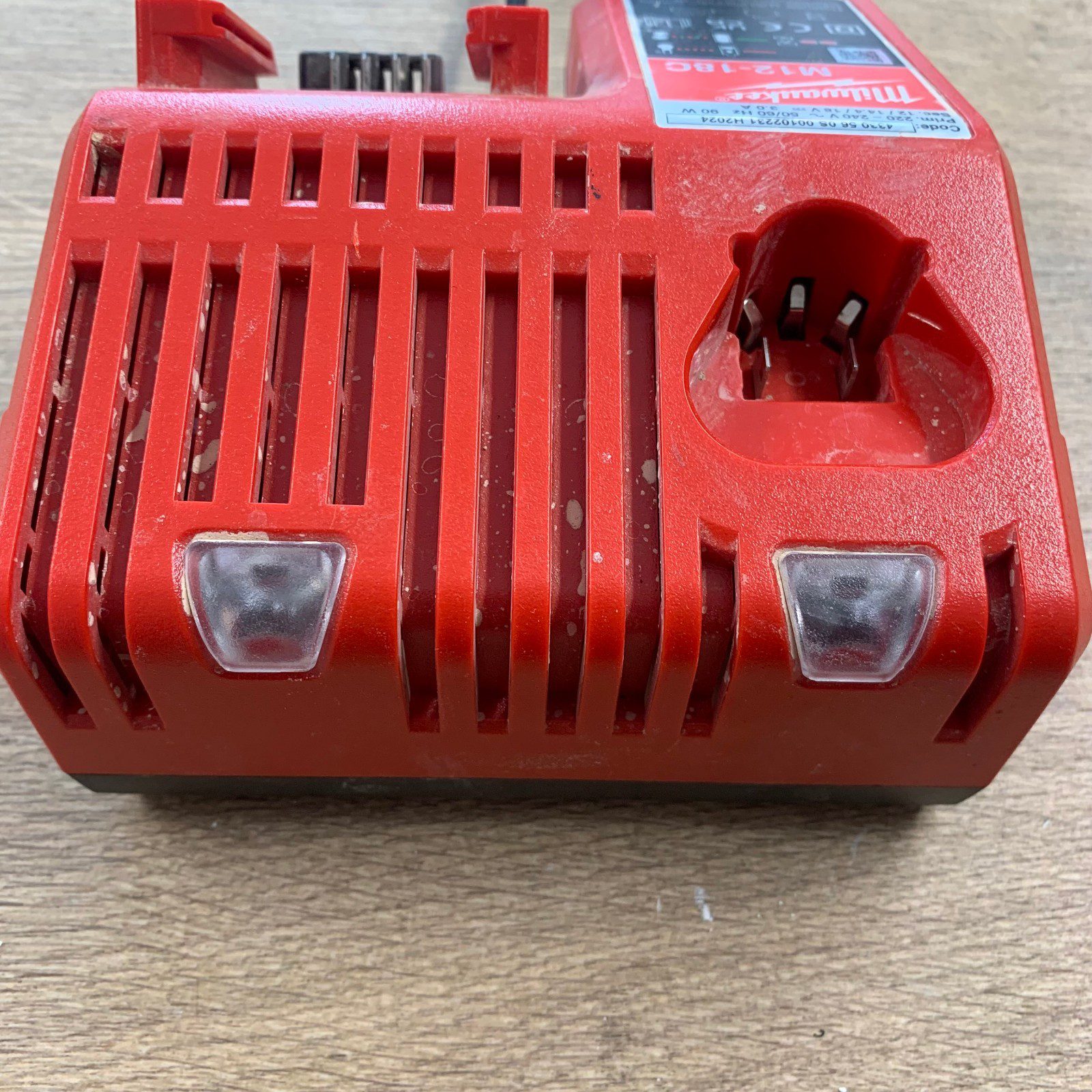 Milwaukee M12-18C 240V Charger 12V 14.4V 18V M12 M18 Battery Charger Used - Image 3