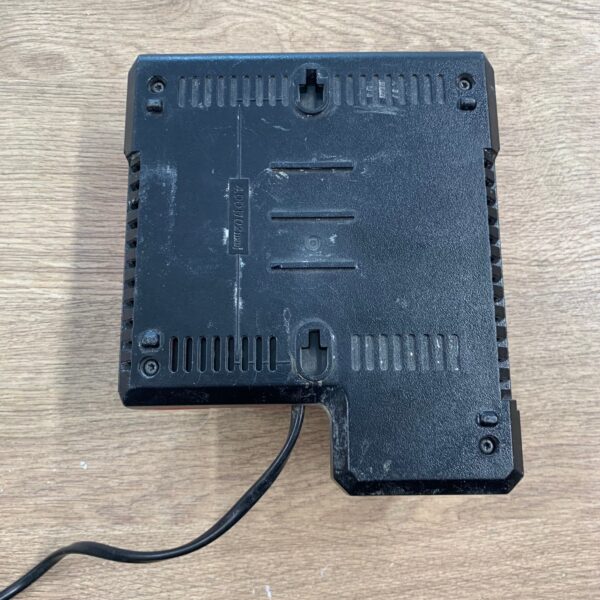 Milwaukee M12-18C 240V Charger 12V 14.4V 18V M12 M18 Battery Charger Used