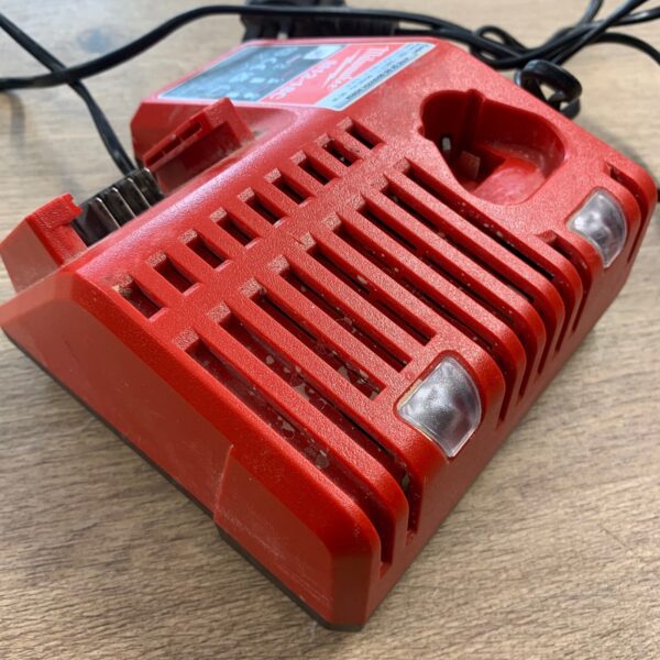 Milwaukee M12-18C 240V Charger 12V 14.4V 18V M12 M18 Battery Charger Used