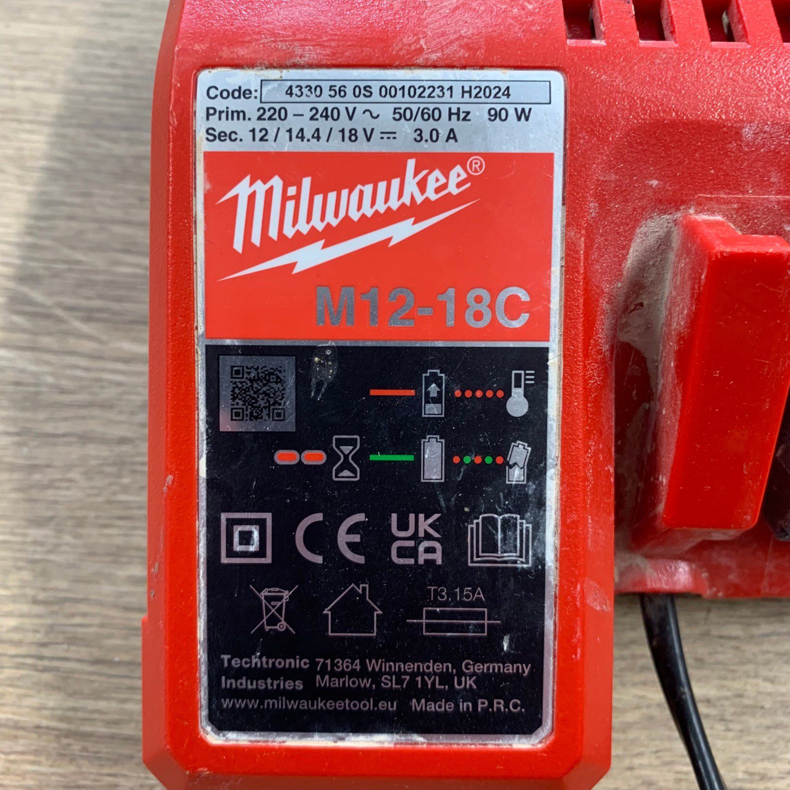 Milwaukee M12-18C 240V Charger 12V 14.4V 18V M12 M18 Battery Charger Used - Image 10
