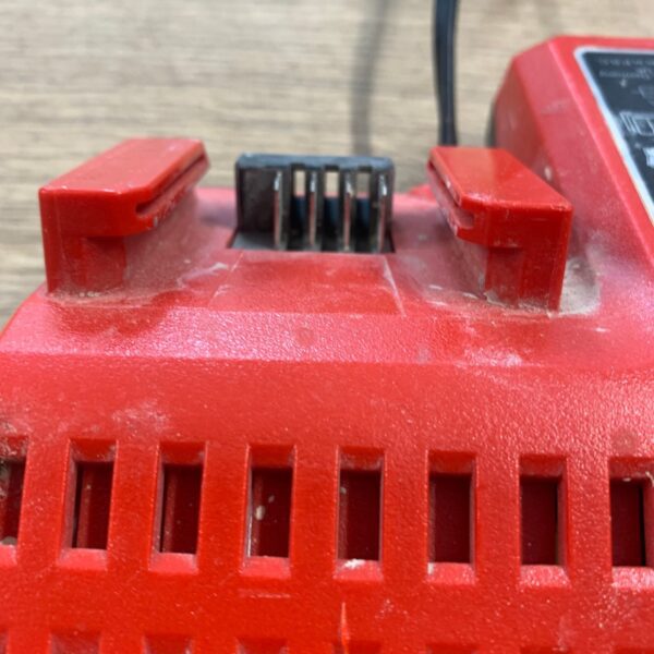 Milwaukee M12-18C 240V Charger 12V 14.4V 18V M12 M18 Battery Charger Used