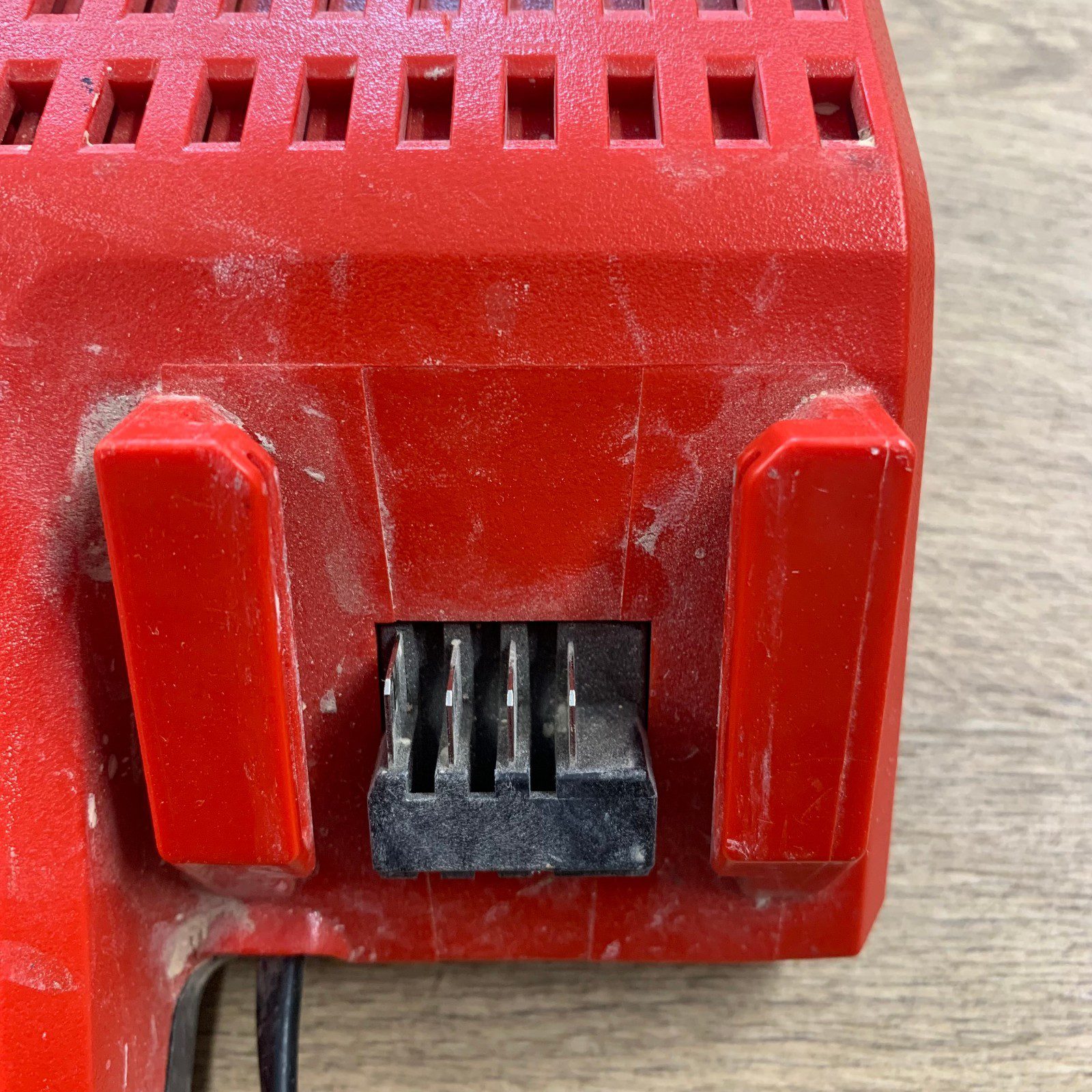 Milwaukee M12-18C 240V Charger 12V 14.4V 18V M12 M18 Battery Charger Used - Image 13