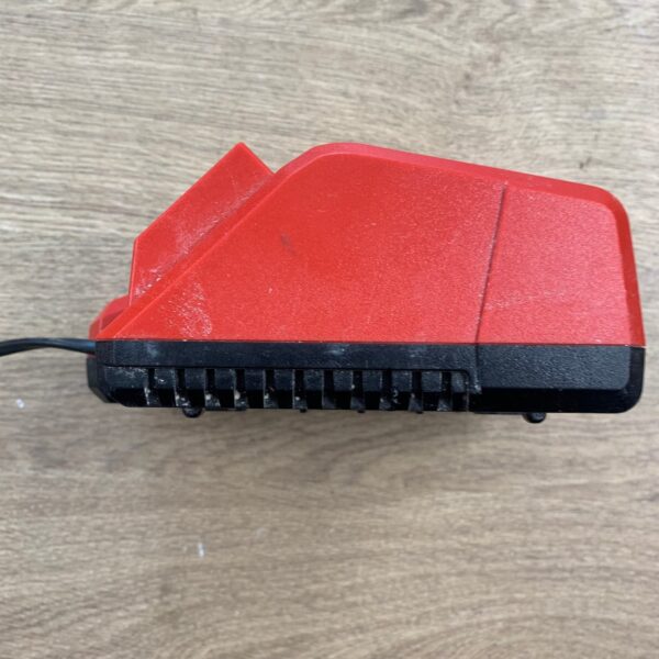 Milwaukee M12-18C 240V Charger 12V 14.4V 18V M12 M18 Battery Charger Used