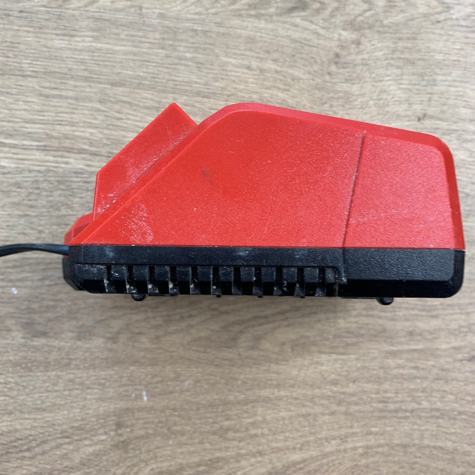 Milwaukee M12-18C 240V Charger 12V 14.4V 18V M12 M18 Battery Charger Used - Image 14
