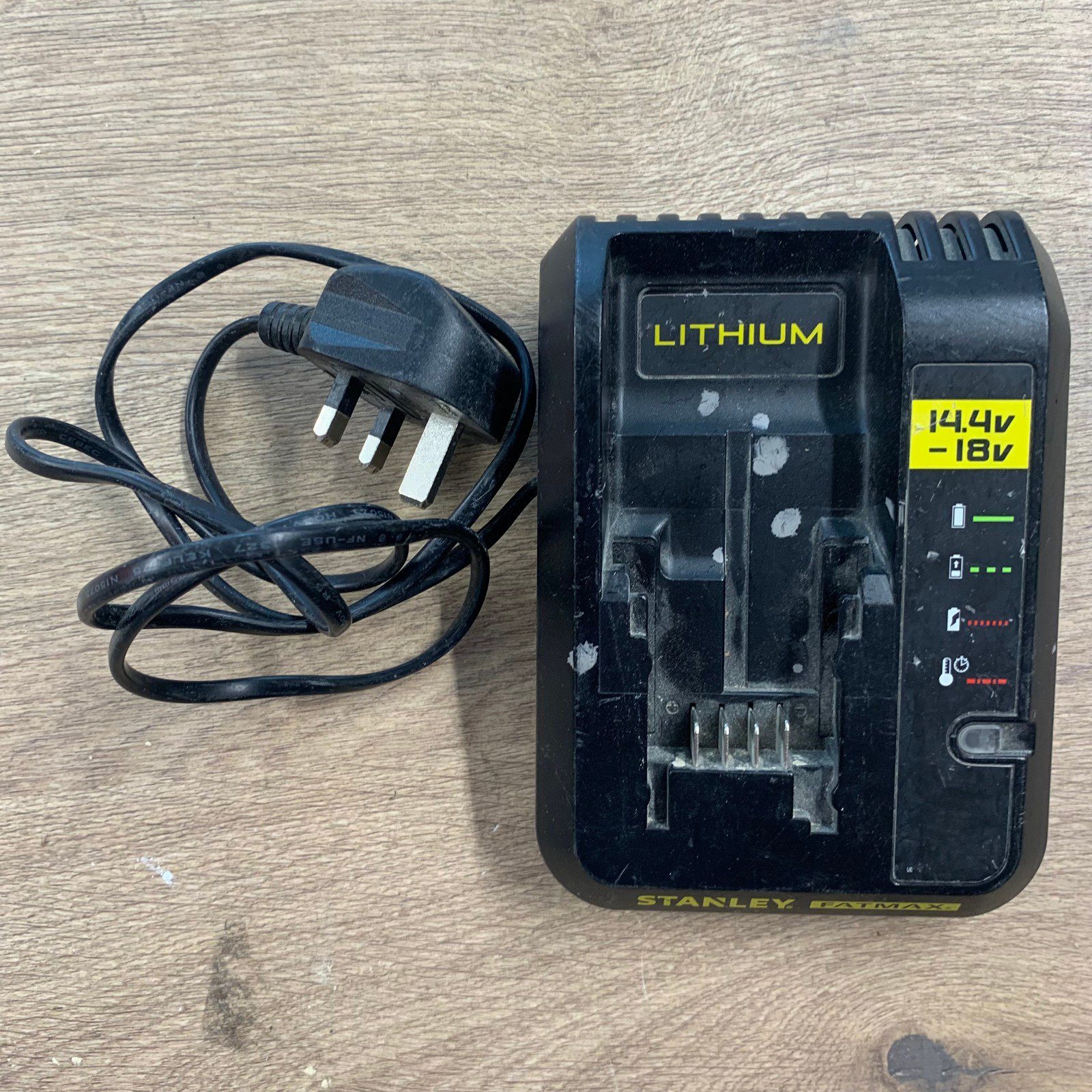 Stanley FatMax 90608626 14.4V-18V Lithium Battery Charger 230V Refurbished - Image 1