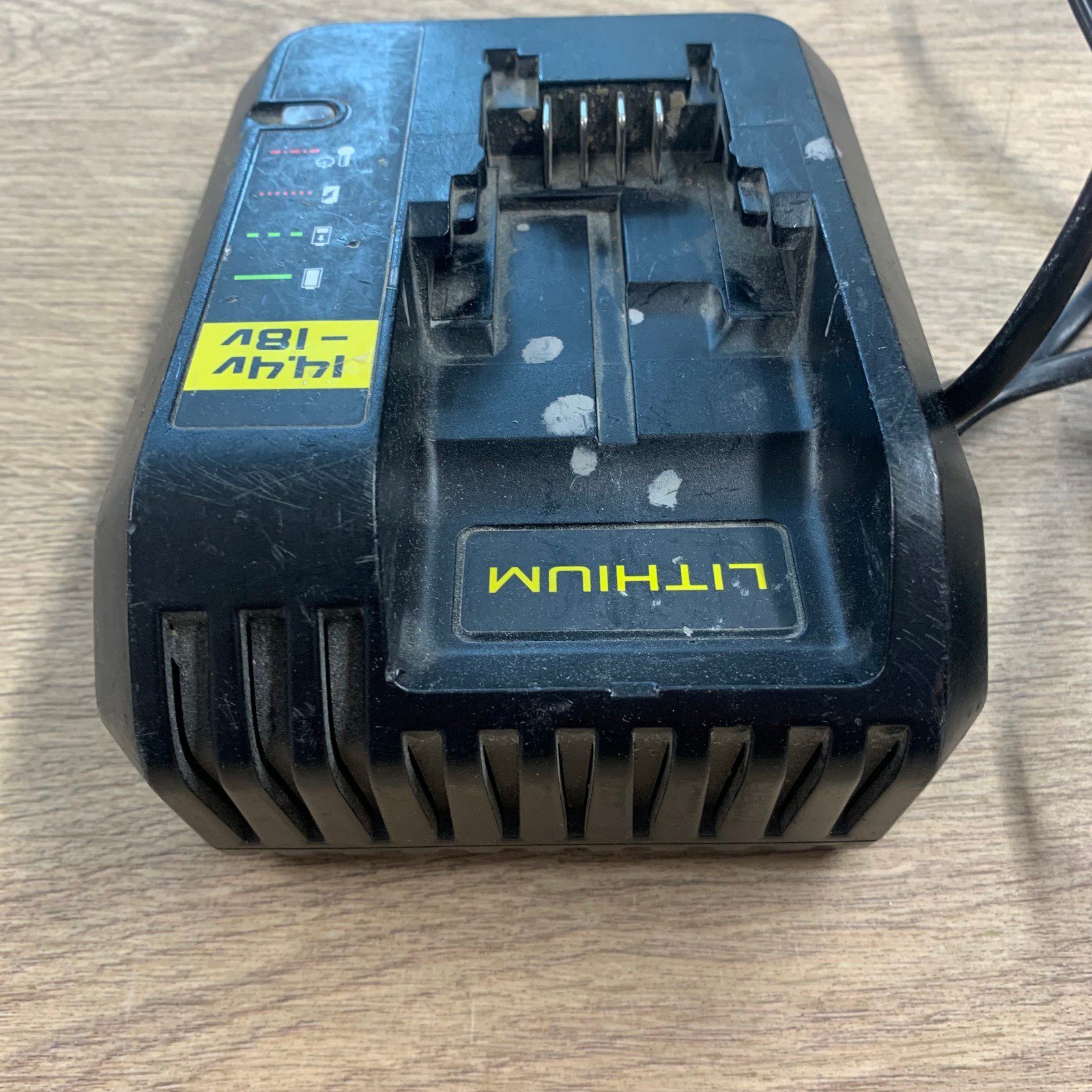 Stanley FatMax 90608626 14.4V-18V Lithium Battery Charger 230V Refurbished - Image 5