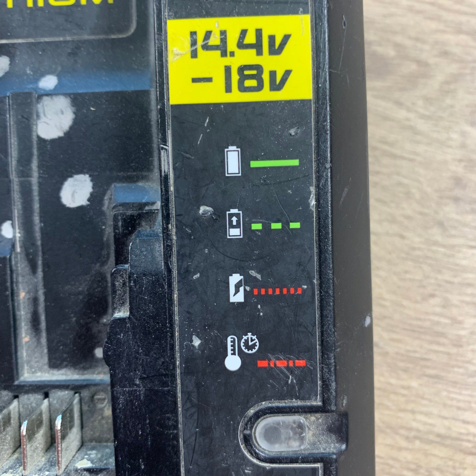 Stanley FatMax 90608626 14.4V-18V Lithium Battery Charger 230V Refurbished - Image 7
