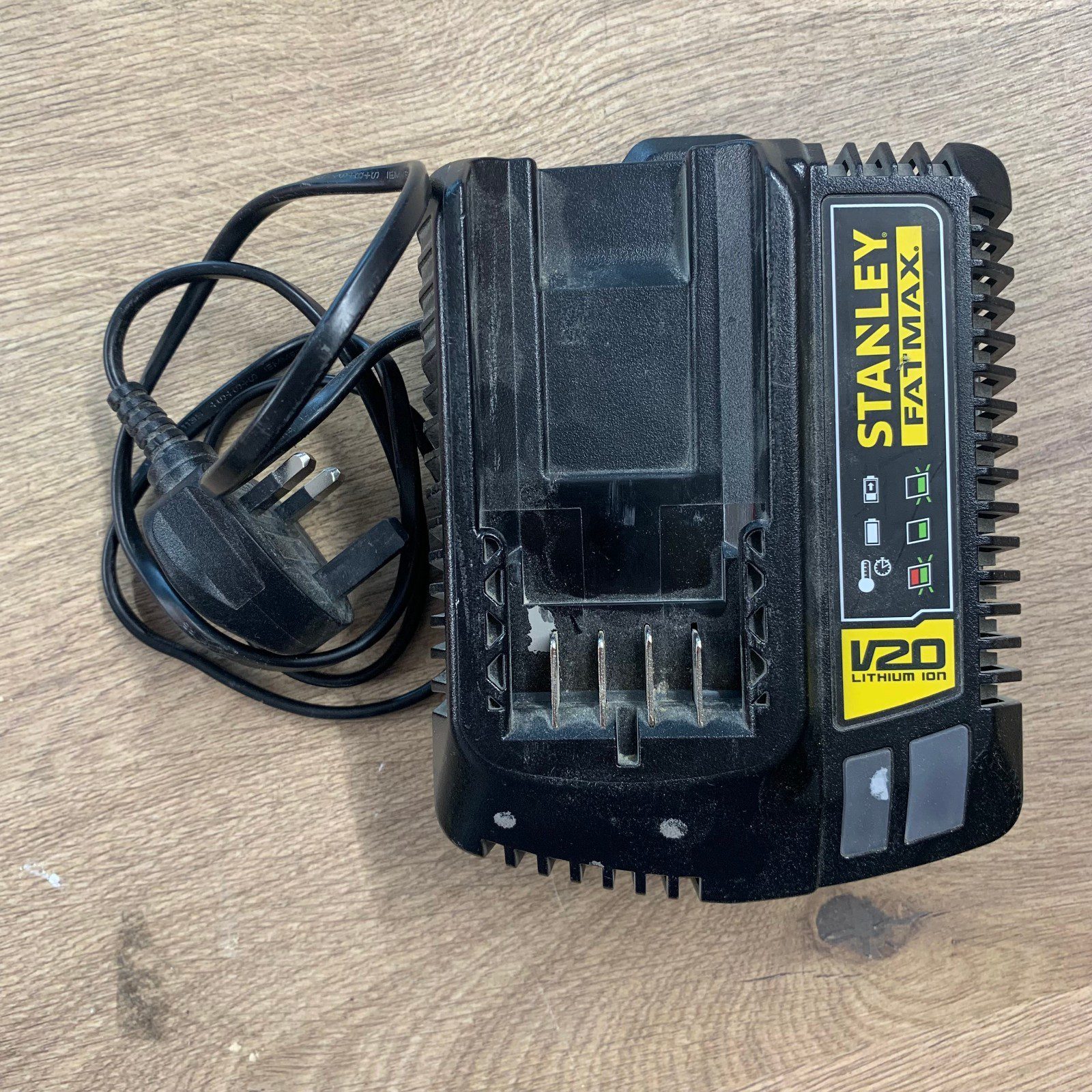 Stanley FatMax SFMCB12 V20 18V 2A Battery Charger 230V Refurbished - Image 1