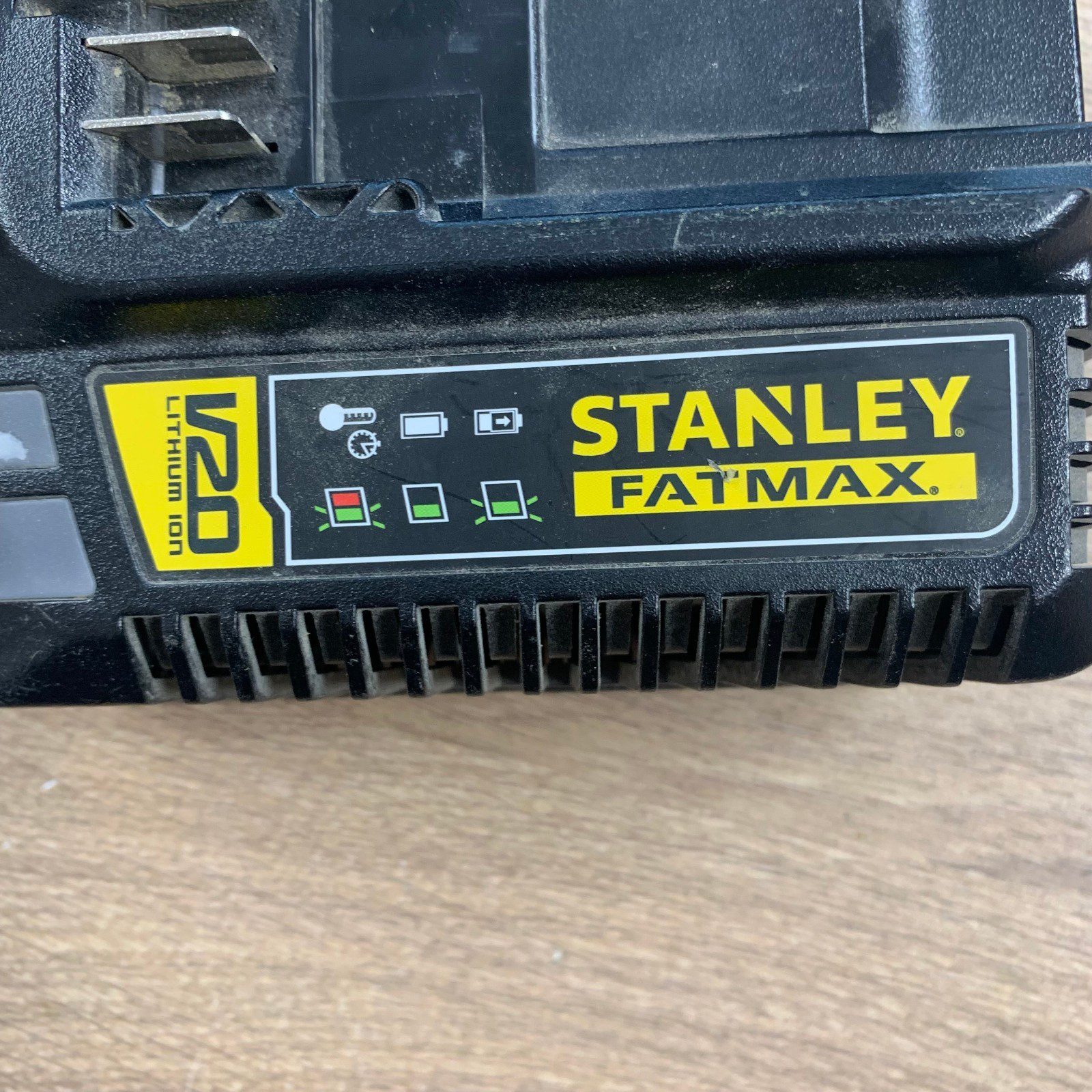 Stanley FatMax SFMCB12 V20 18V 2A Battery Charger 230V Refurbished - Image 2