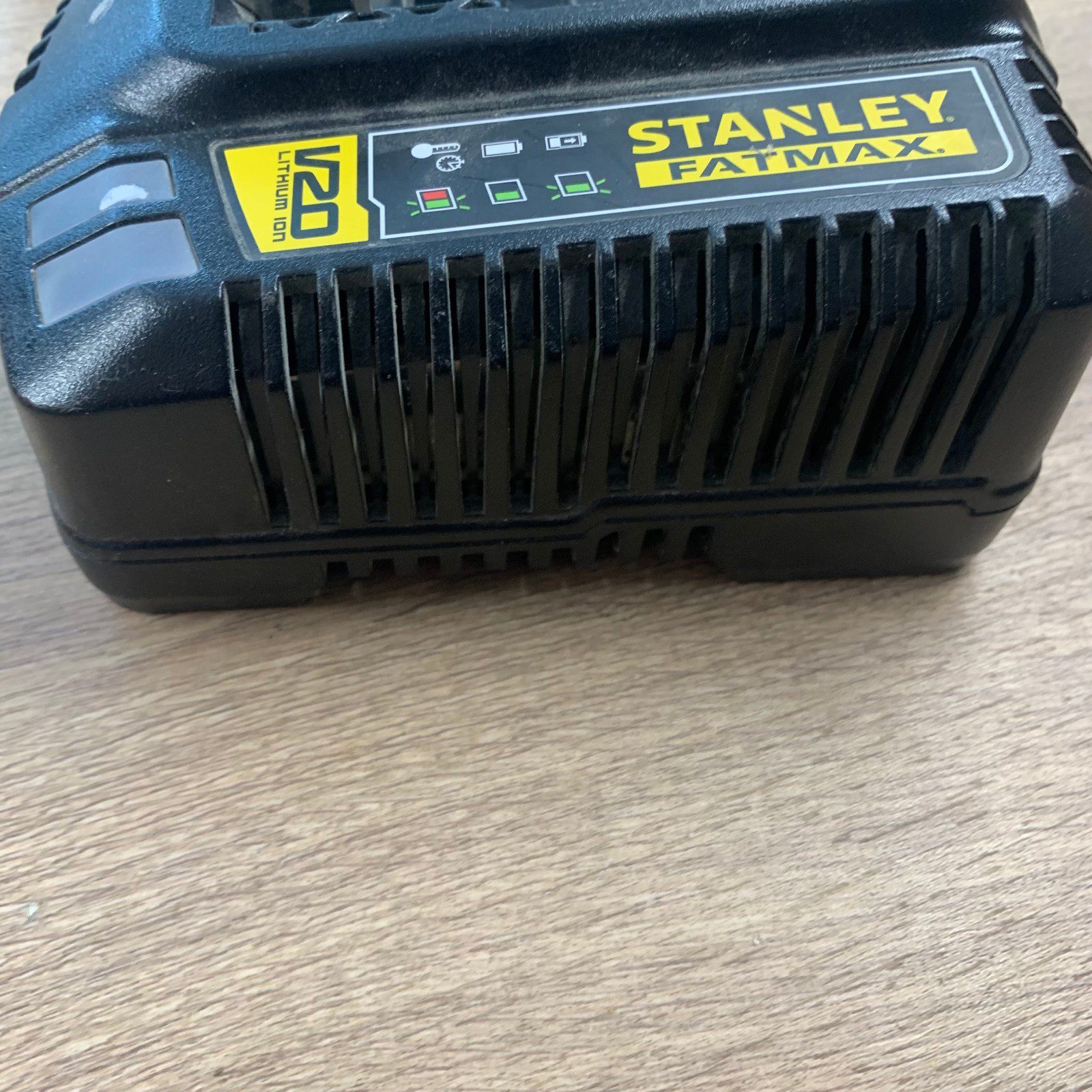Stanley FatMax SFMCB12 V20 18V 2A Battery Charger 230V Refurbished - Image 7