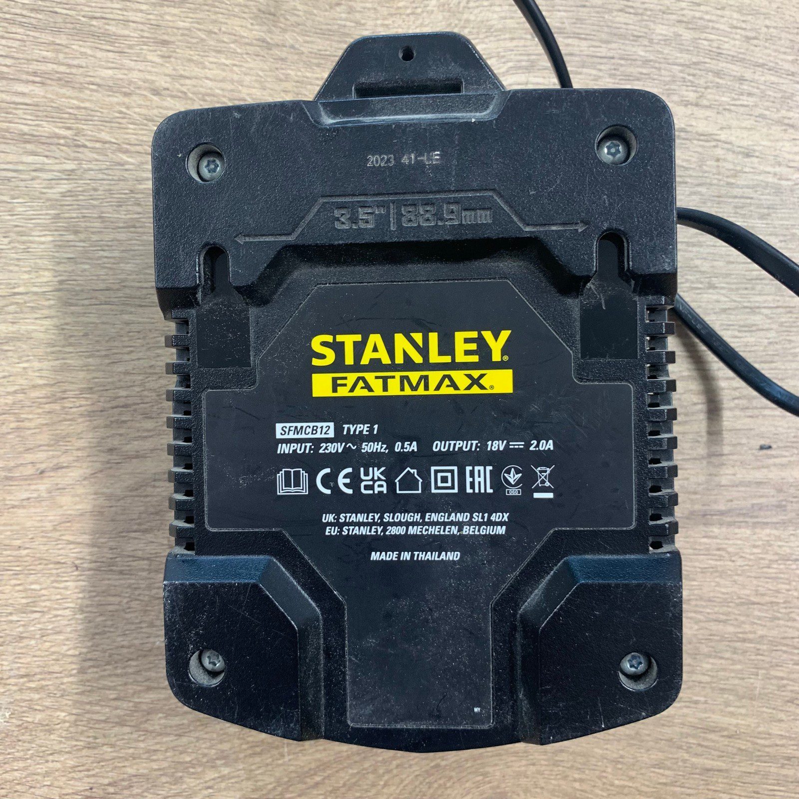Stanley FatMax SFMCB12 V20 18V 2A Battery Charger 230V Refurbished - Image 9