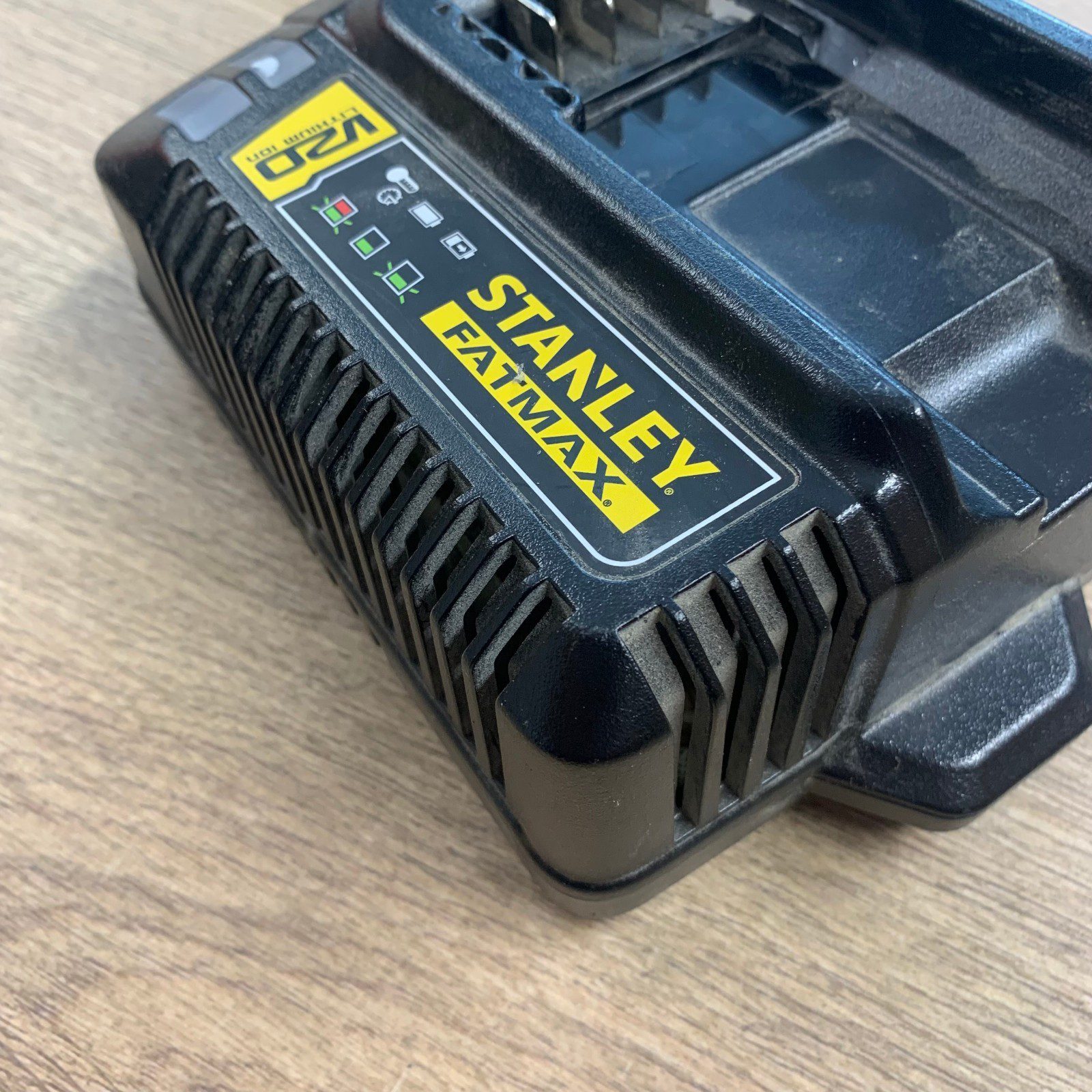 Stanley FatMax SFMCB12 V20 18V 2A Battery Charger 230V Refurbished - Image 14