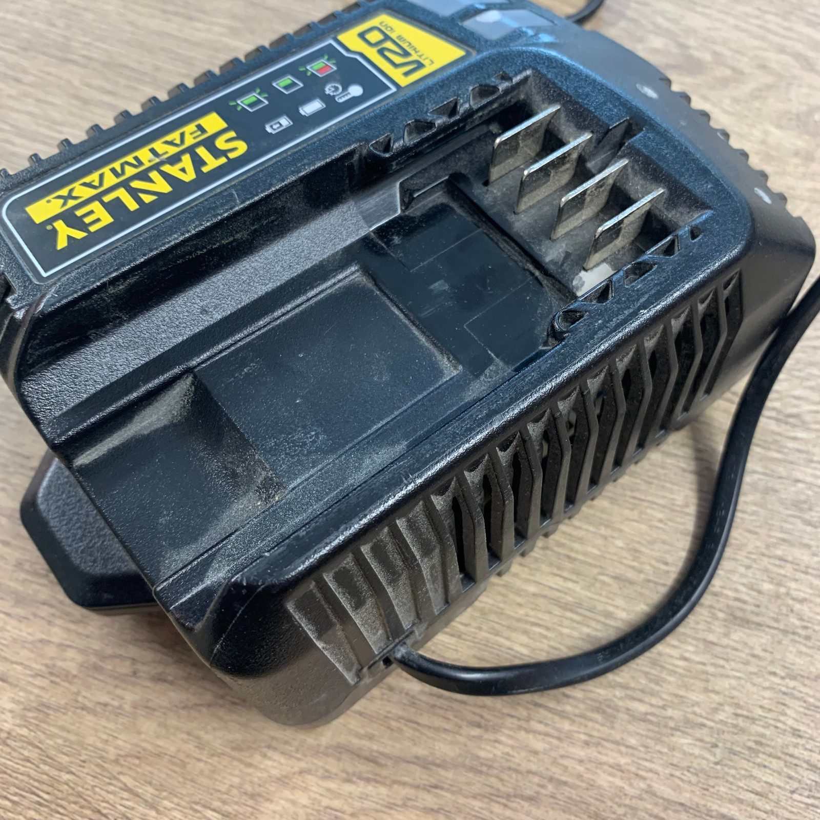 Stanley FatMax SFMCB12 V20 18V 2A Battery Charger 230V Refurbished - Image 15