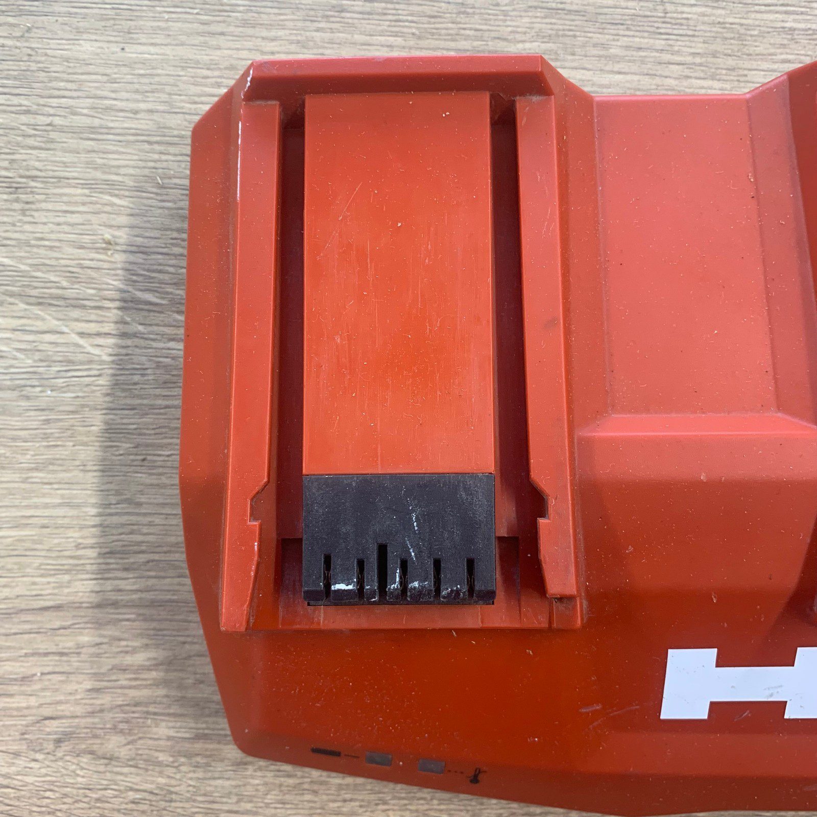 Hilti C 4/36-MC4 230V 4-Port Multi Battery Charger 7.2V-36V - Image 11