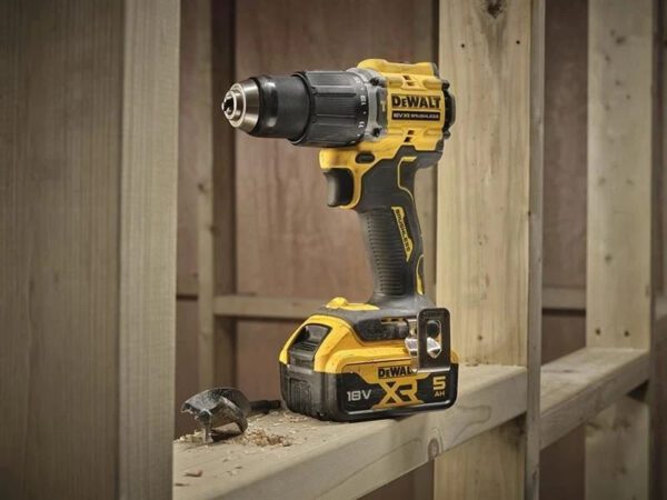DeWalt DCD799P2T 18V XR Brushless Combi Drill 2x 5Ah Batteries Charger Case