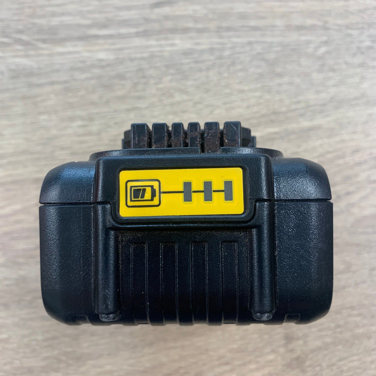 DeWalt DCB182 18V XR 4.0Ah 72Wh Li-Ion Battery Pack Excellent Used - Image 3