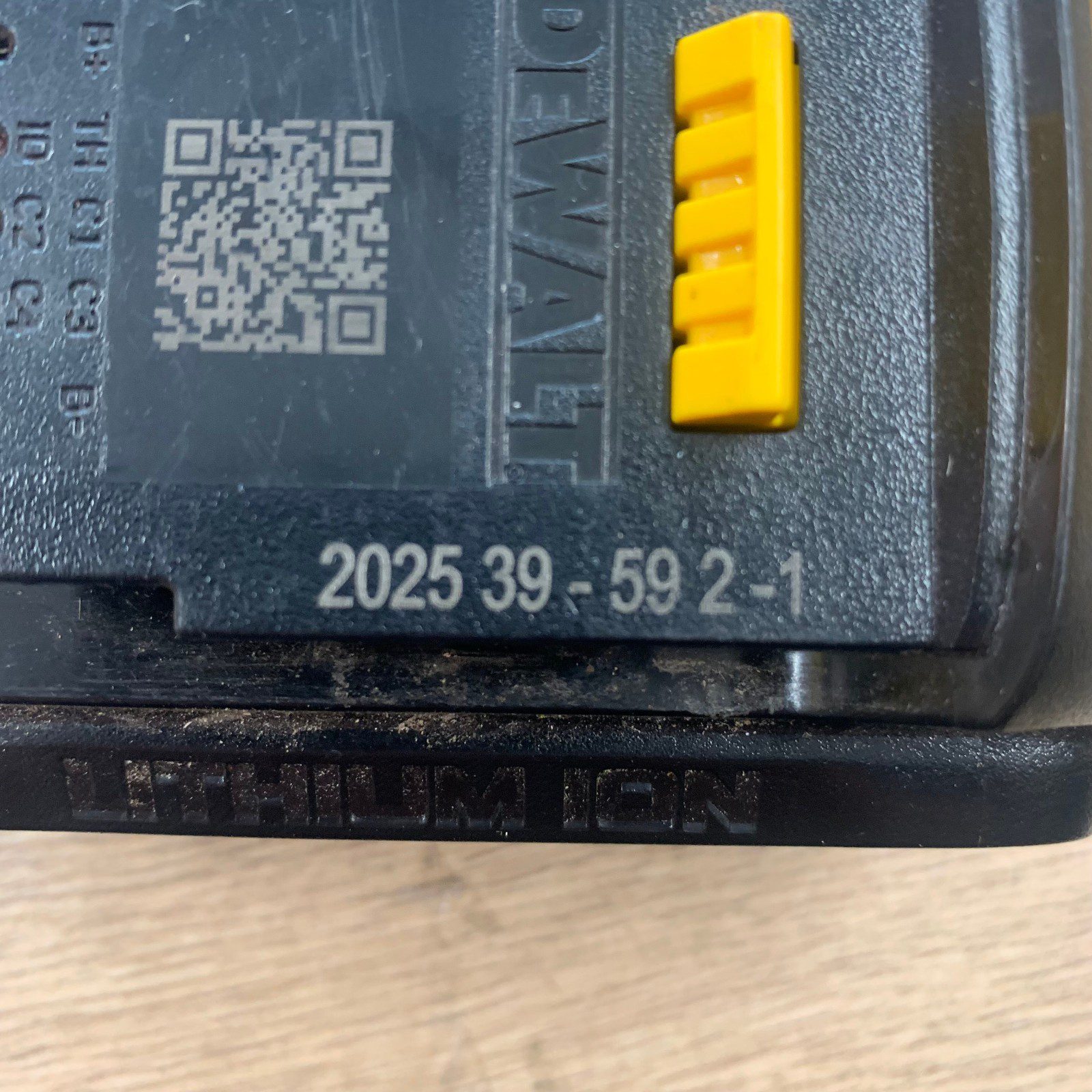 DeWalt DCB182 18V XR 4.0Ah 72Wh Li-Ion Battery Pack Excellent Used - Image 8