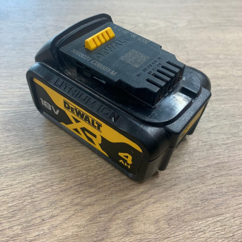 DeWalt DCB182 18V XR 4.0Ah 72Wh Li-Ion Battery Pack Excellent Used