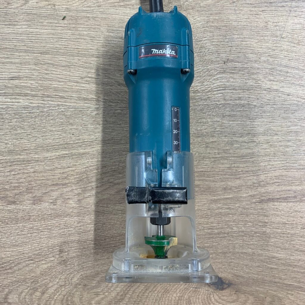 Makita 3707F 110V 440W Laminate Trimmer Router with Metal Case Accessories