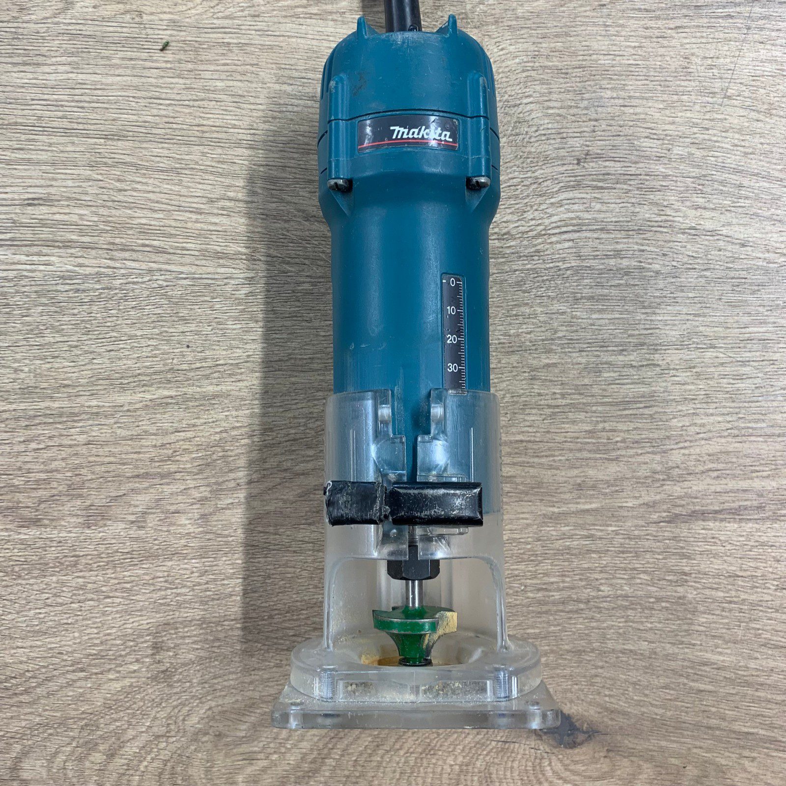 Makita 3707F 110V 440W Laminate Trimmer Router with Metal Case Accessories - Image 8