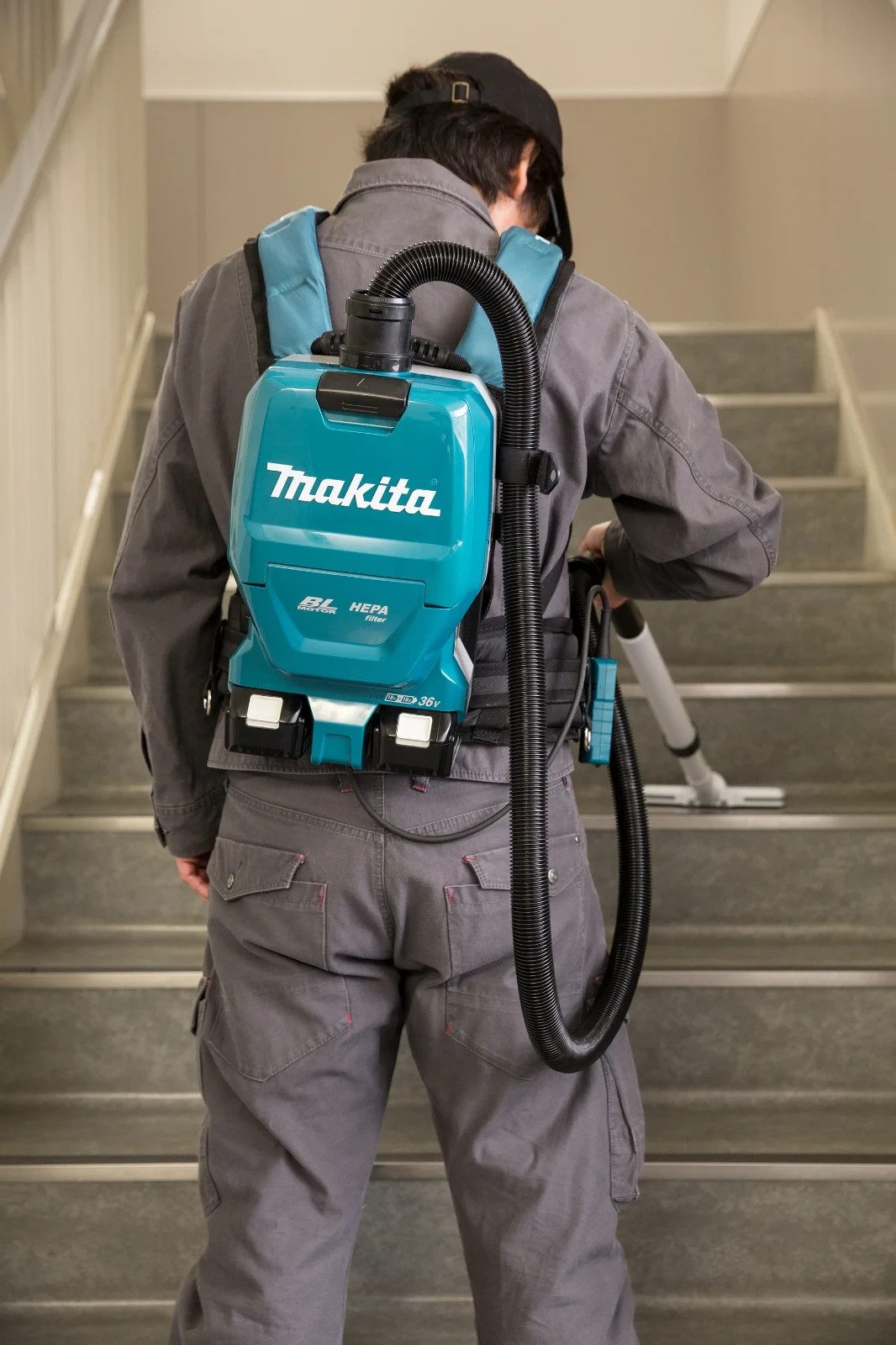 Makita DVC261TX25 36V LXT Brushless Backpack Vacuum 2x 5Ah Batteries Charger - Image 6