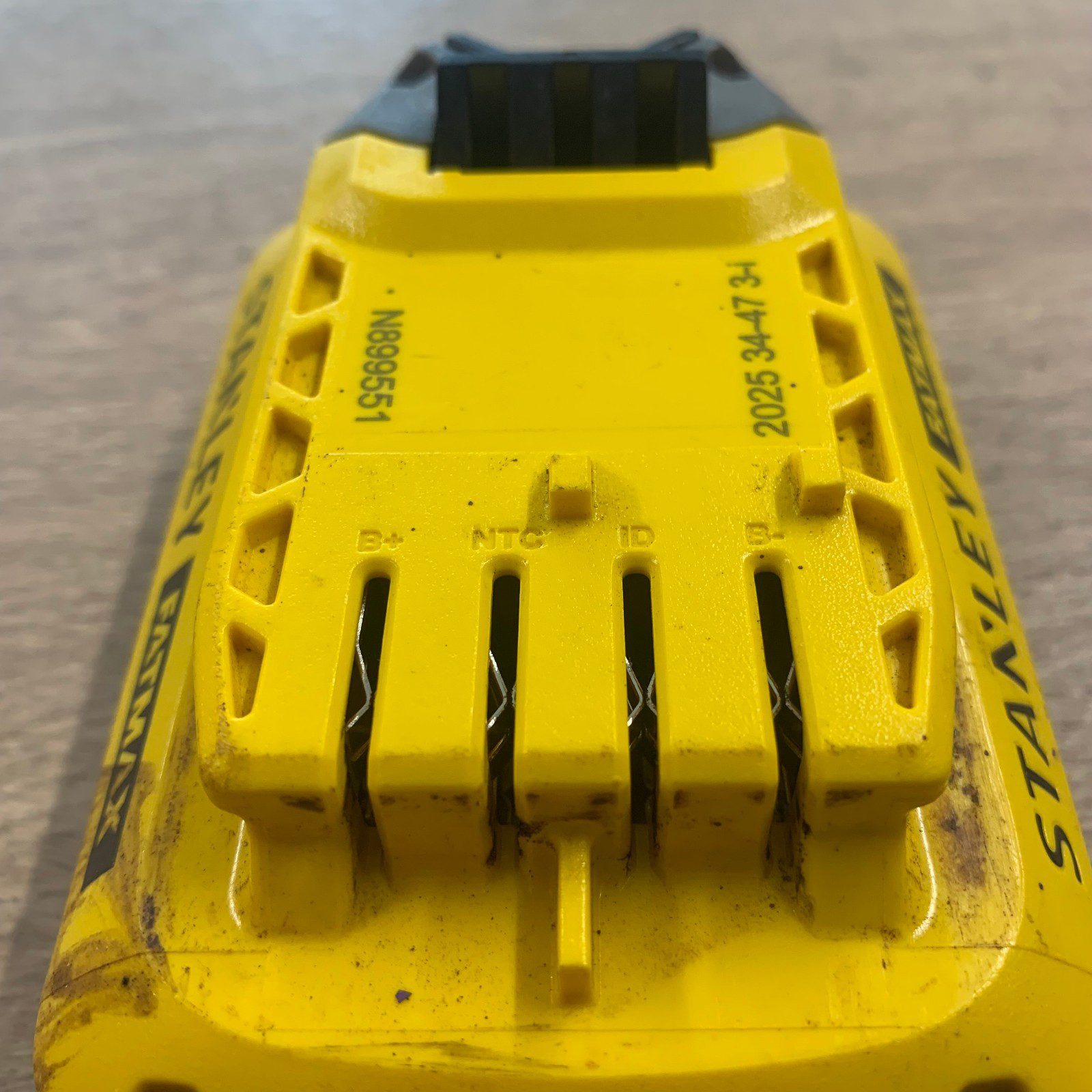 Stanley FatMax V20 18V 2.0Ah 36Wh Lithium Ion Battery SFMCB202 - Used - Image 4