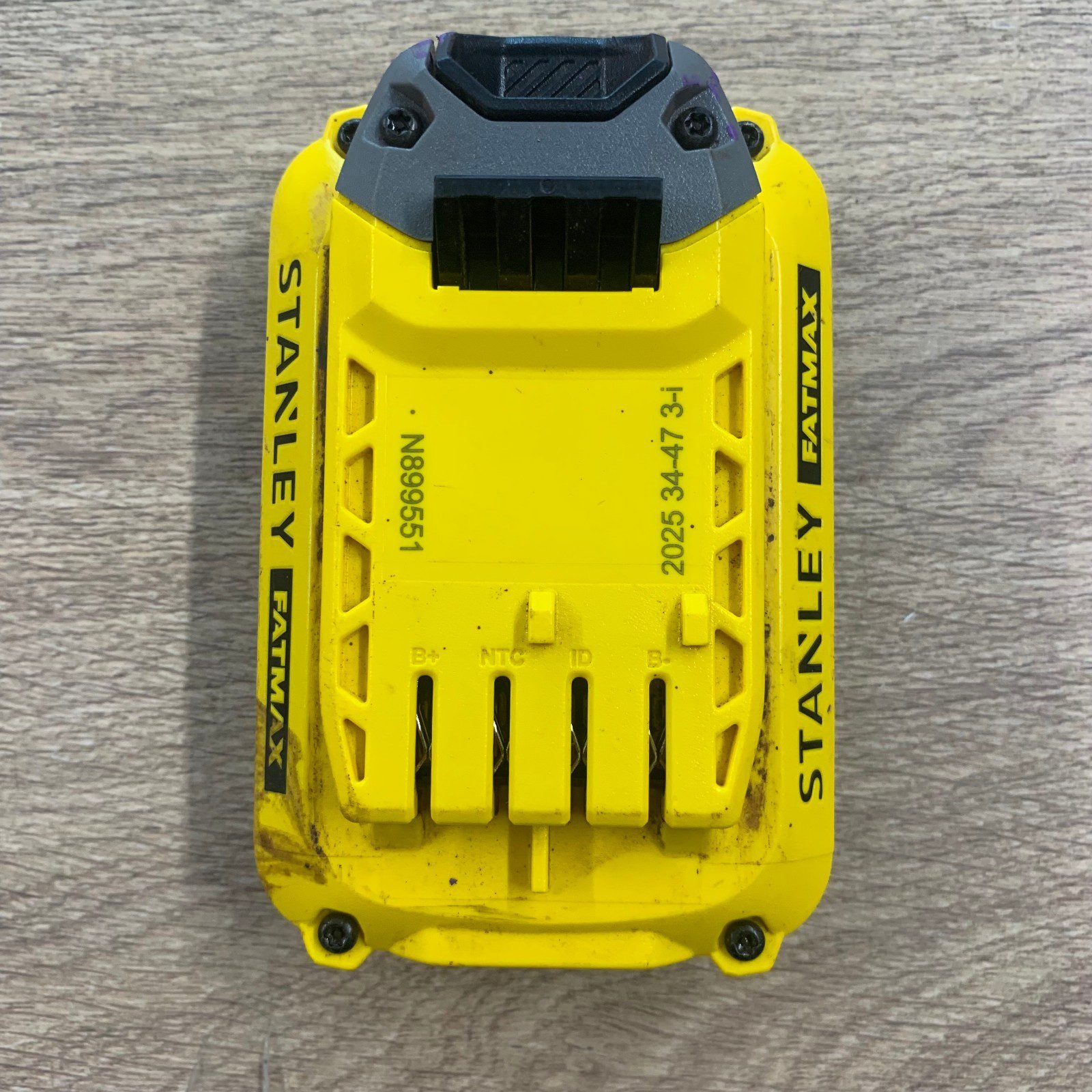 Stanley FatMax V20 18V 2.0Ah 36Wh Lithium Ion Battery SFMCB202 - Used - Image 7