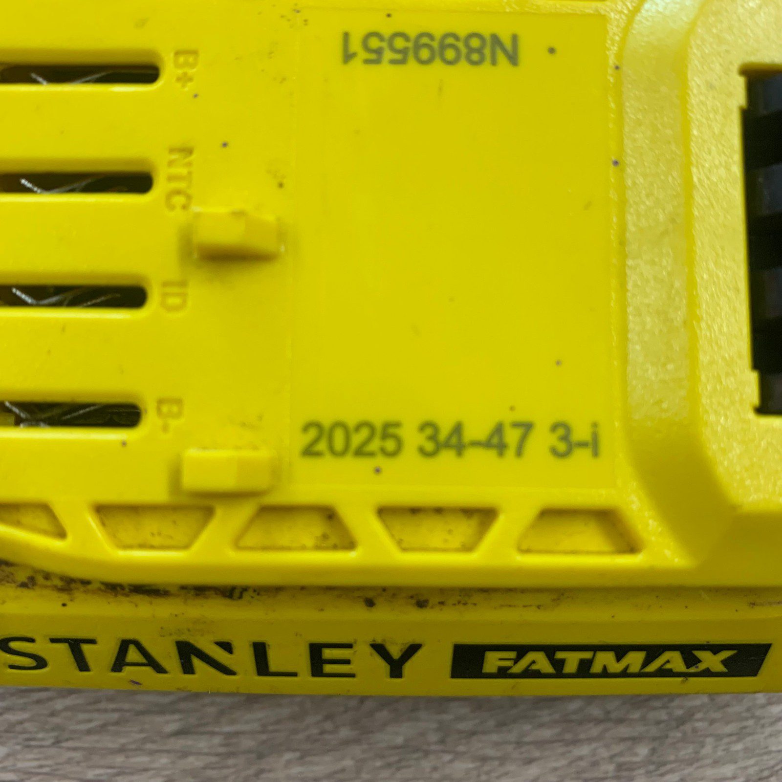 Stanley FatMax V20 18V 2.0Ah 36Wh Lithium Ion Battery SFMCB202 - Used - Image 9