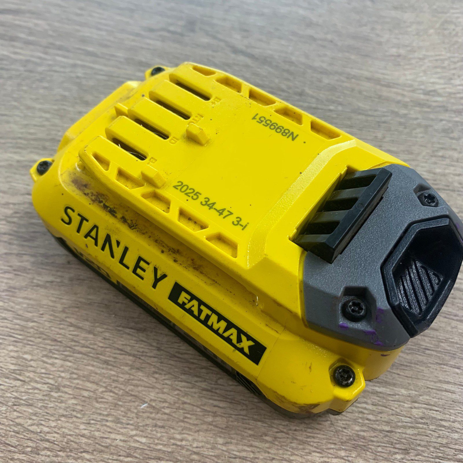 Stanley FatMax V20 18V 2.0Ah 36Wh Lithium Ion Battery SFMCB202 - Used - Image 10