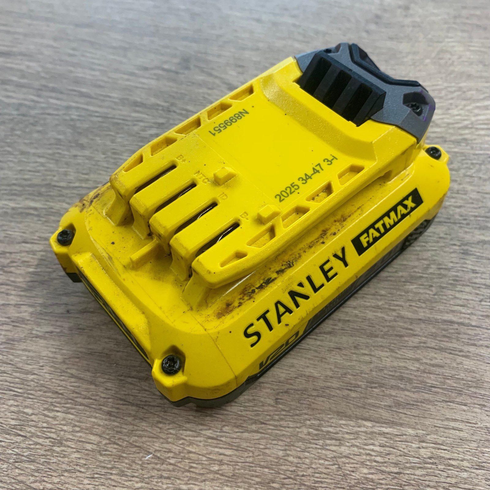 Stanley FatMax V20 18V 2.0Ah 36Wh Lithium Ion Battery SFMCB202 - Used - Image 11