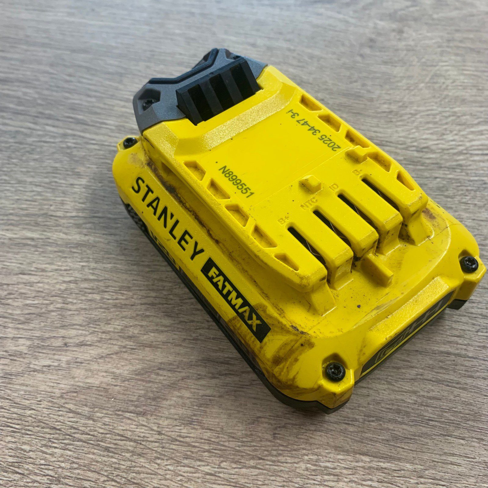 Stanley FatMax V20 18V 2.0Ah 36Wh Lithium Ion Battery SFMCB202 - Used - Image 12