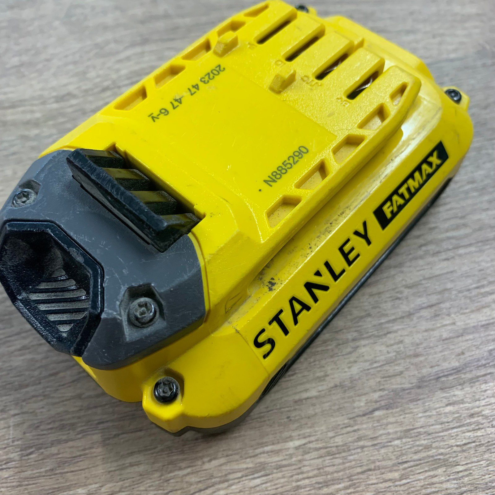 Stanley FatMax SFMCB202 18V V20 2.0Ah Li-Ion Battery Very Good Used - Image 2