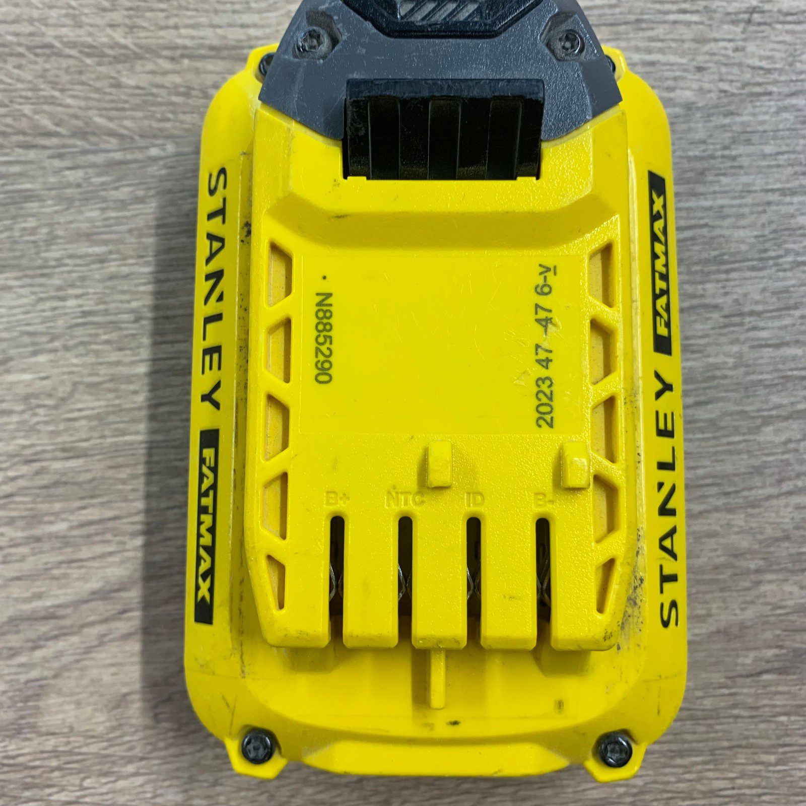 Stanley FatMax SFMCB202 18V V20 2.0Ah Li-Ion Battery Very Good Used - Image 4