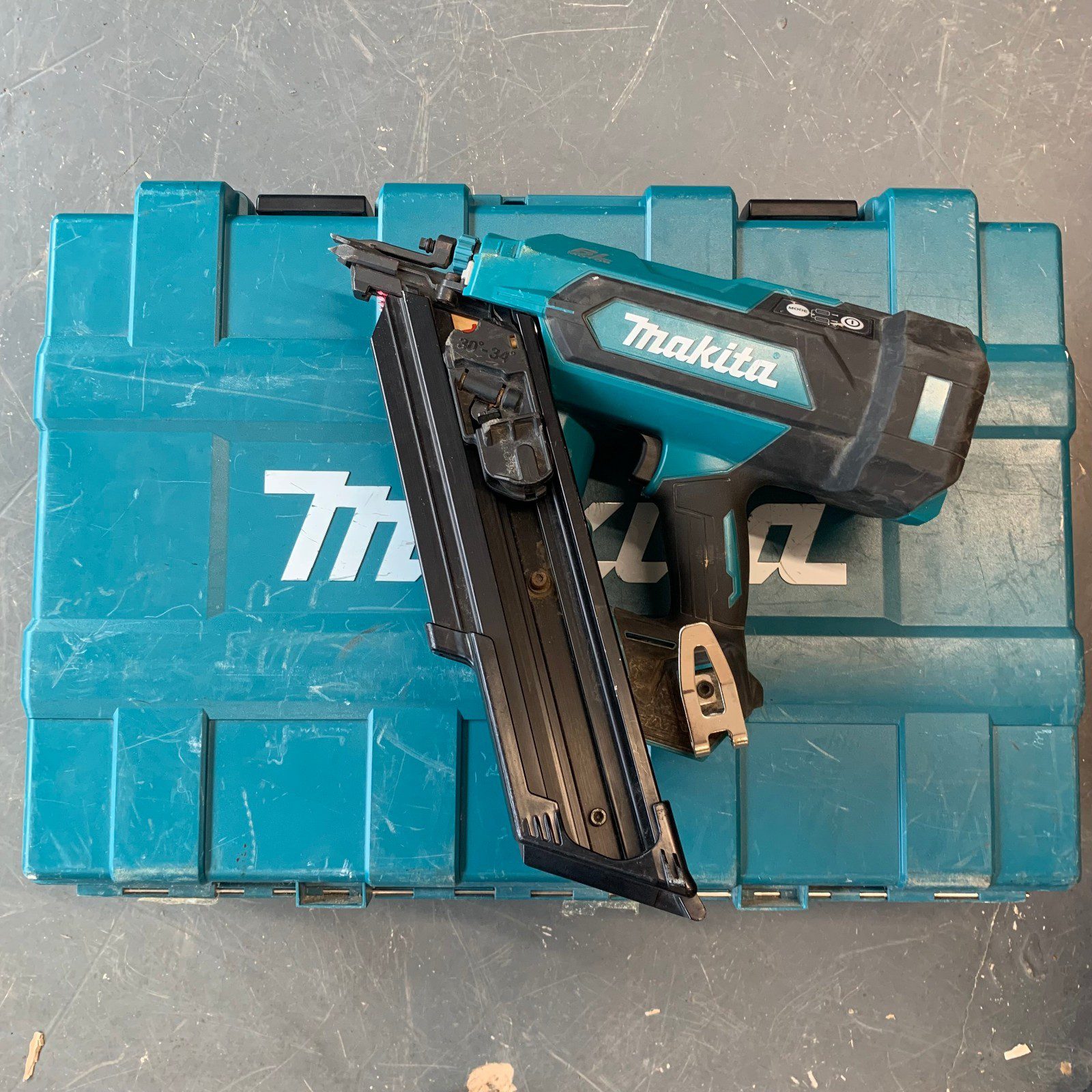 Makita DBN900 18V LXT 50-90mm Cordless Framing Nailer 30-34° with Case - Image 1