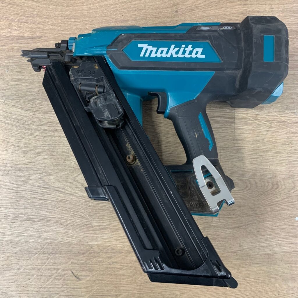 Makita DBN900 18V LXT 50-90mm Cordless Framing Nailer 30-34° with Case