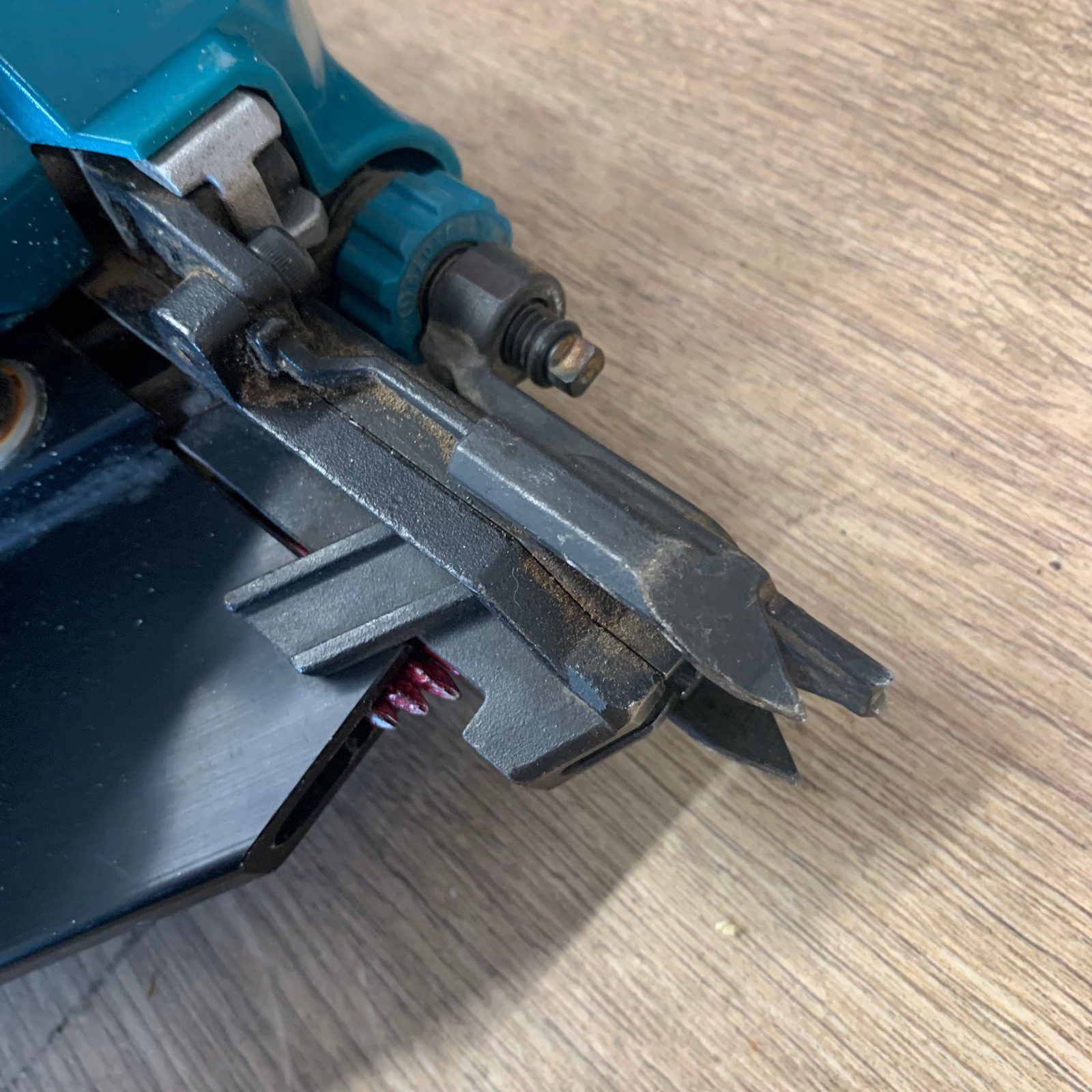 Makita DBN900 18V LXT 50-90mm Cordless Framing Nailer 30-34° with Case - Image 7