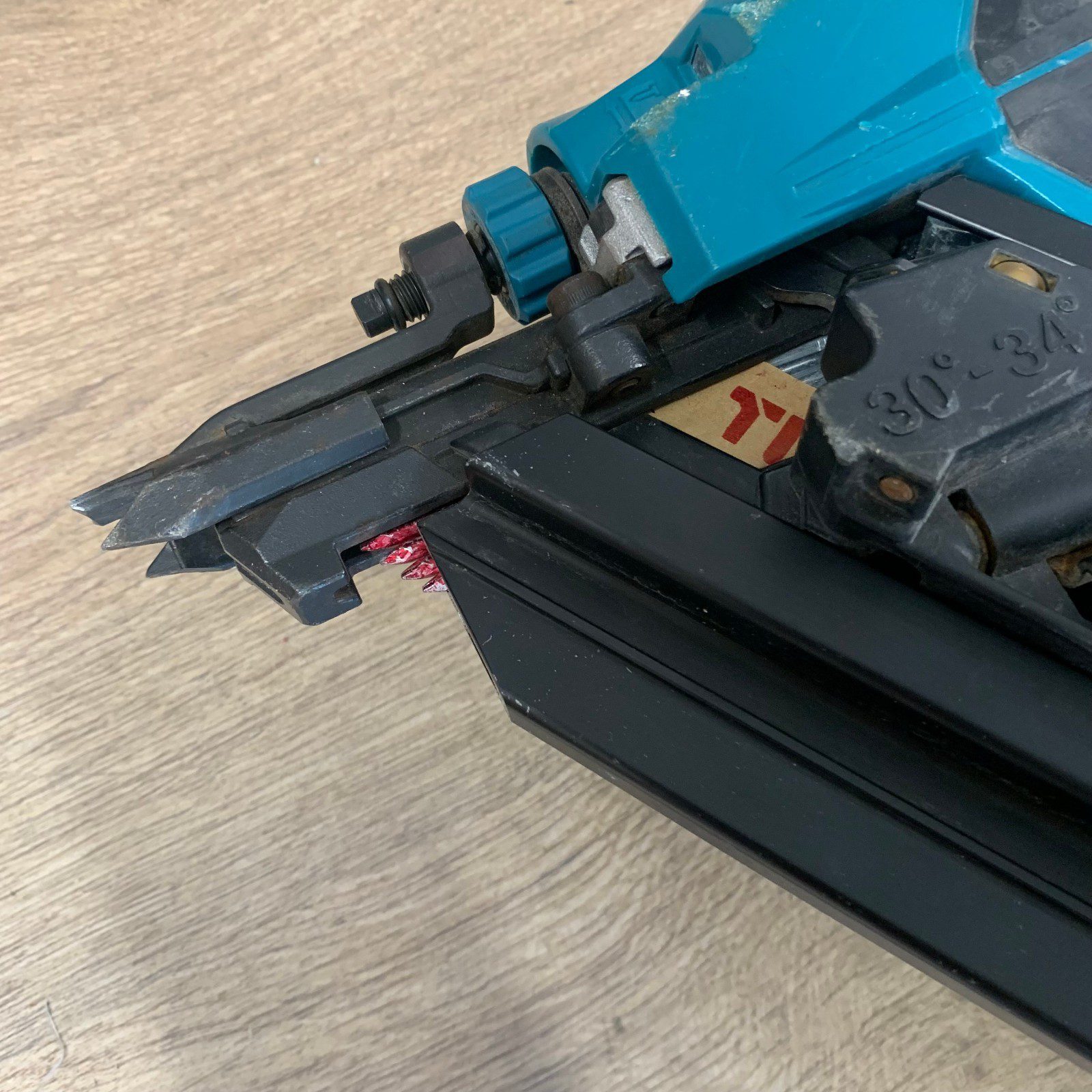 Makita DBN900 18V LXT 50-90mm Cordless Framing Nailer 30-34° with Case - Image 15