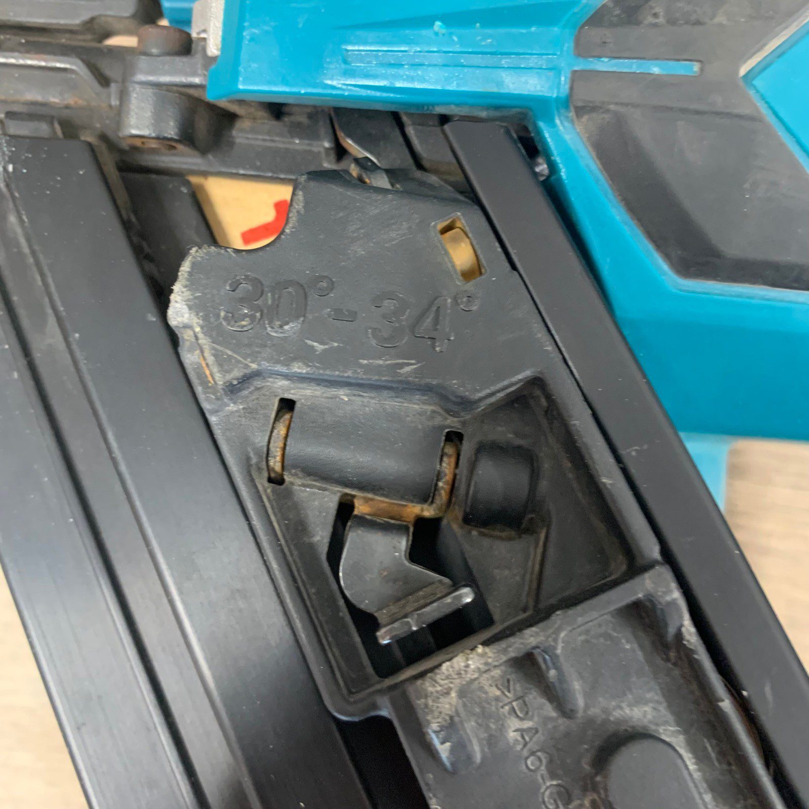 Makita DBN900 18V LXT 50-90mm Cordless Framing Nailer 30-34° with Case - Image 16