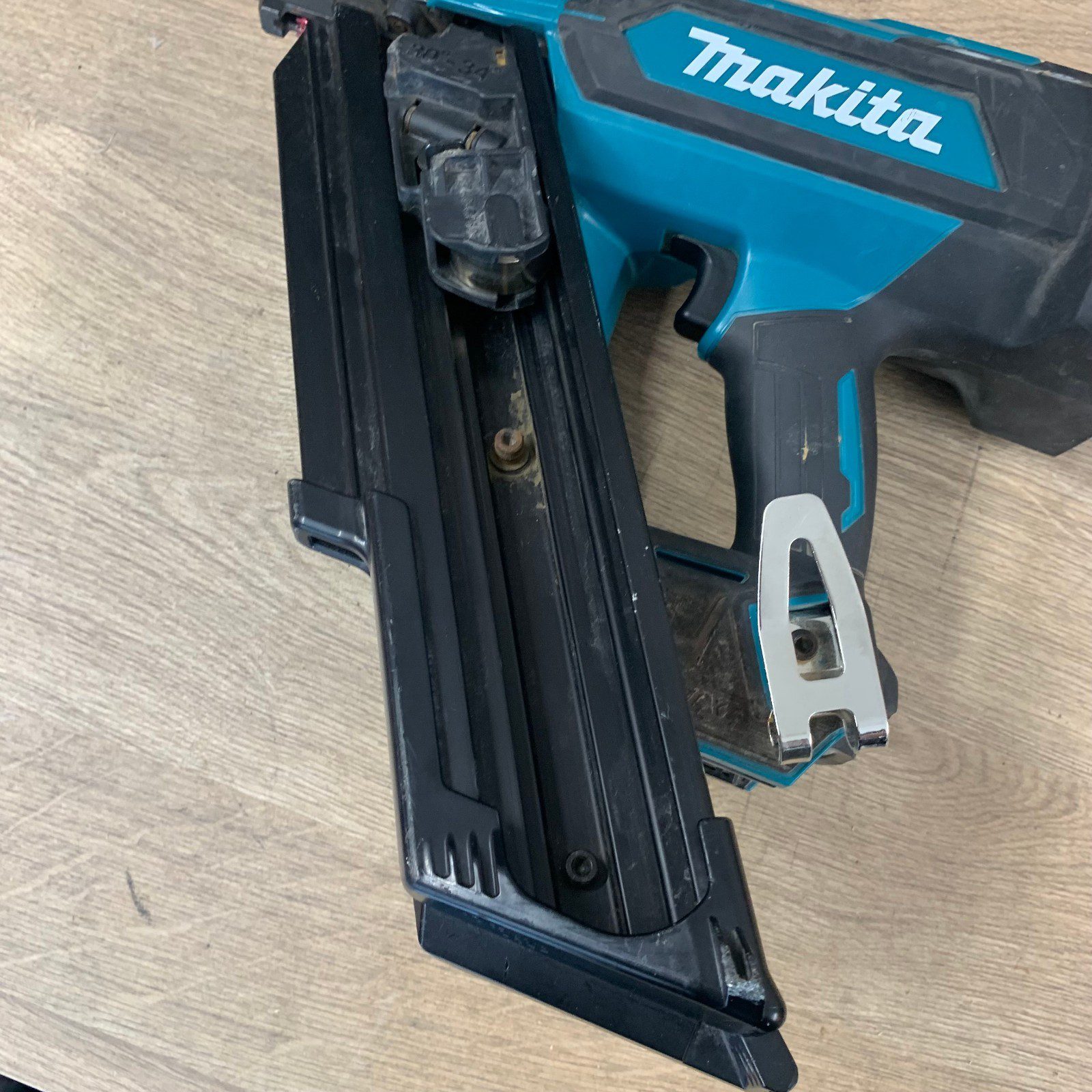 Makita DBN900 18V LXT 50-90mm Cordless Framing Nailer 30-34° with Case - Image 17